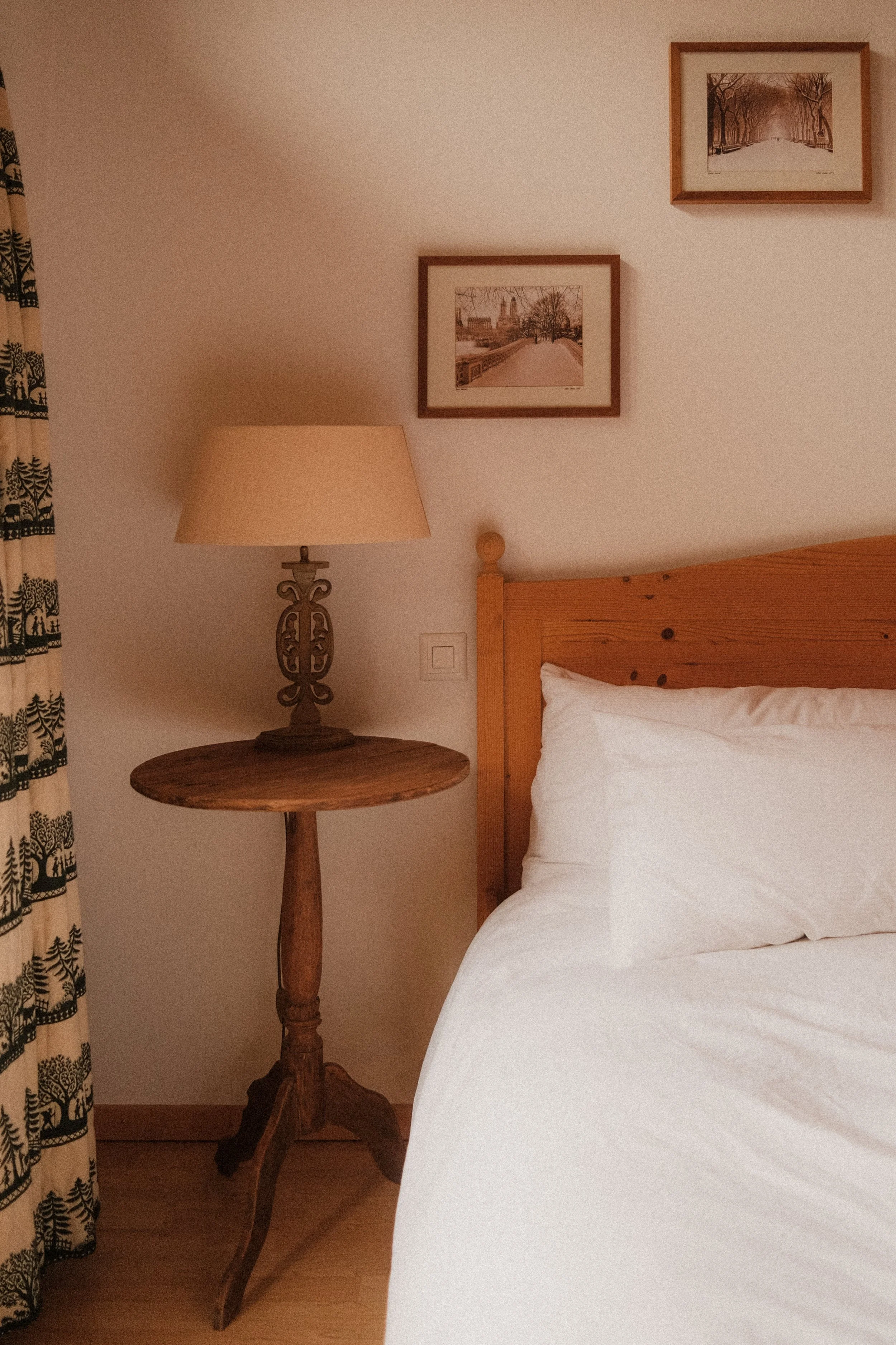 switzerland-alpine-hotel-room-rustic-wood-bed-lamp-hospitality-photography-24.jpg