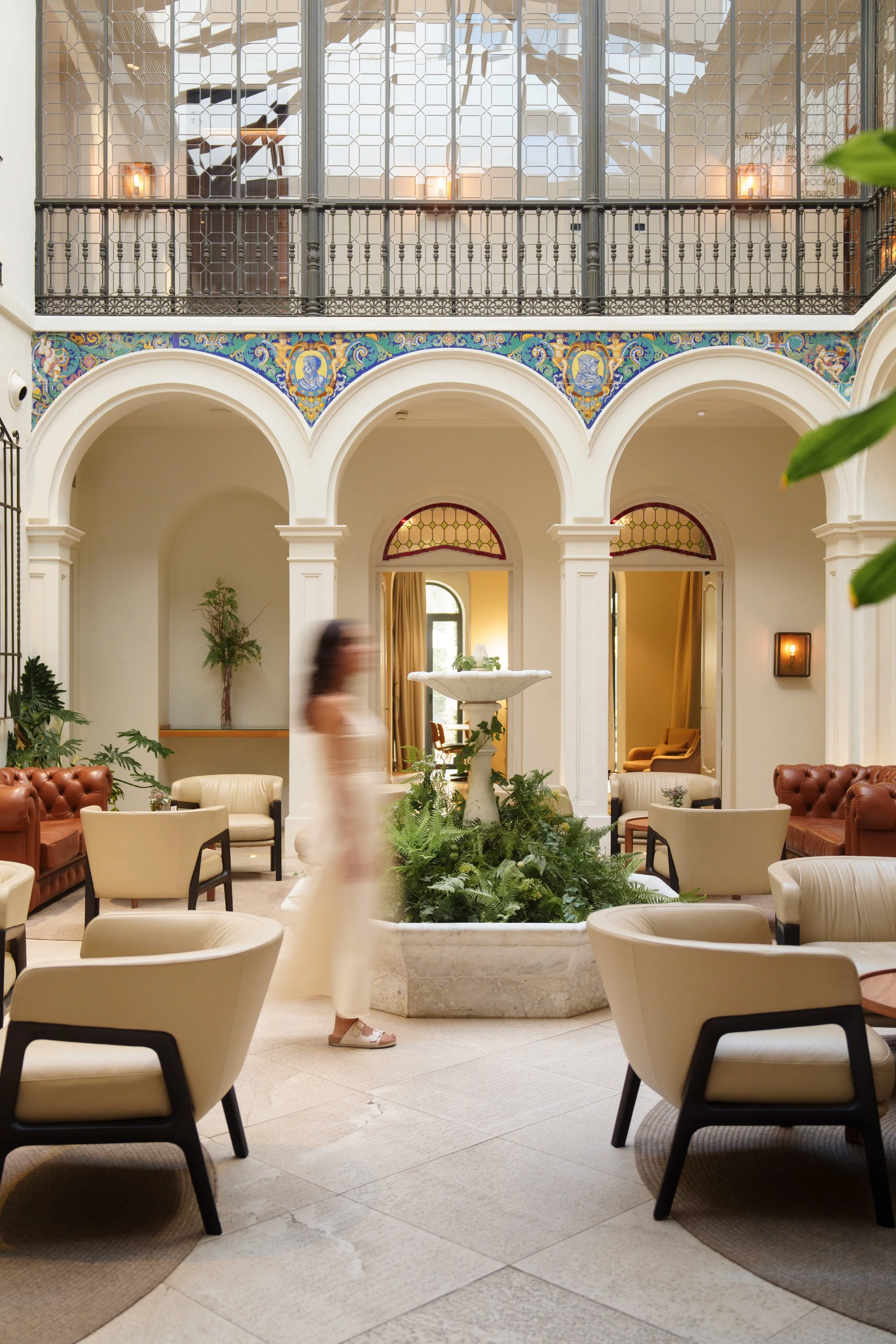 courtyard-lobby-fountain-04-h10-palacio-colomera.jpg