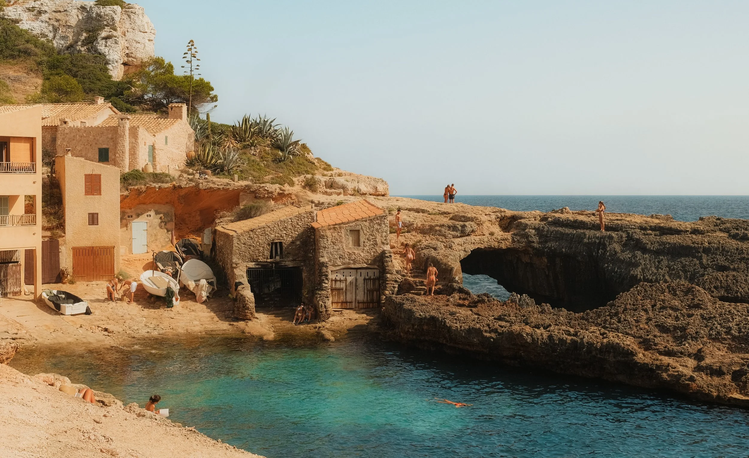 mallorca-rocky-cove-fishing-huts-stone-arch-golden-hour-travel-photography-20.jpg