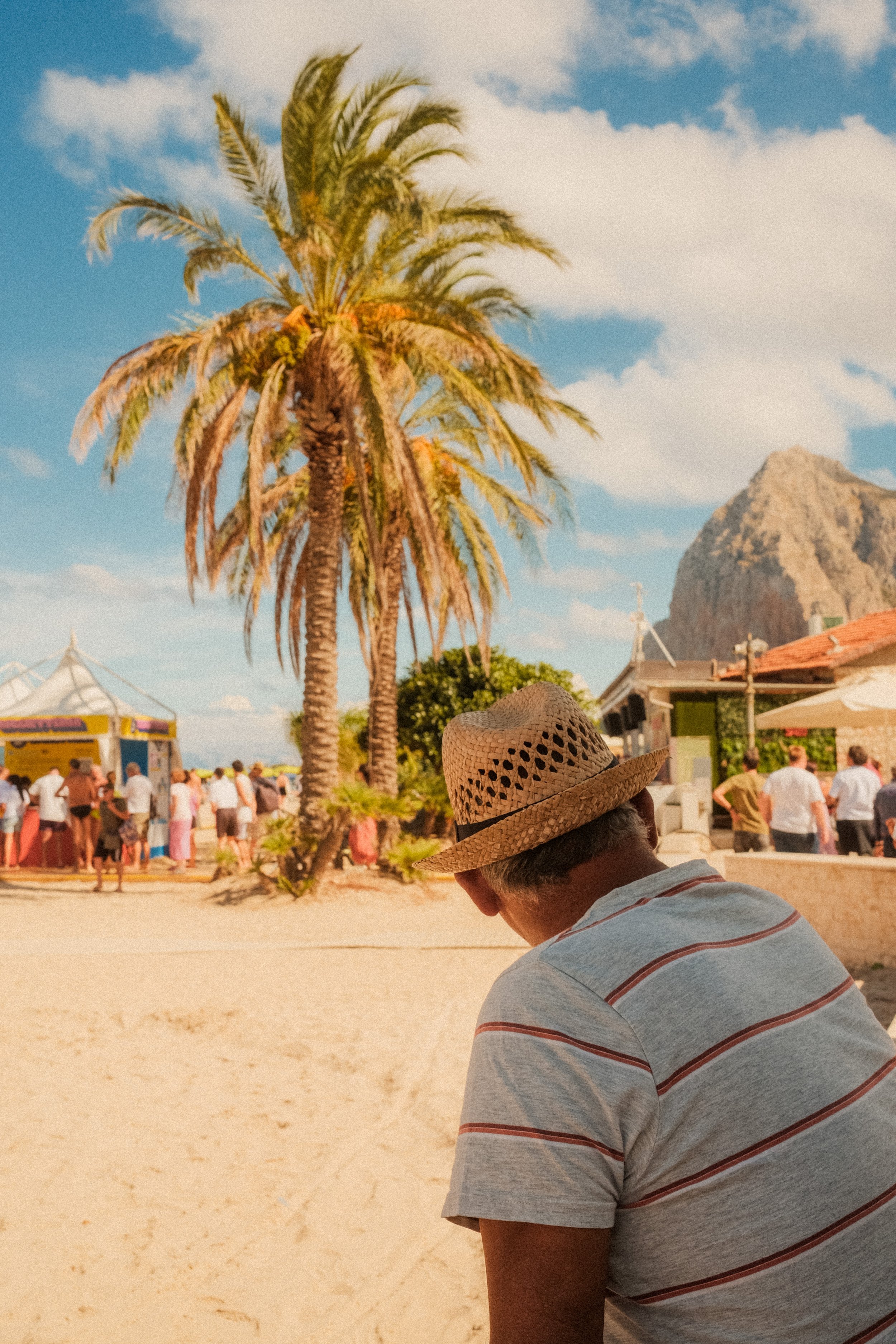 san-vito-lo-capo-sicily-beach-man-straw-hat-palm-tree-summer-travel-photography-10.jpg