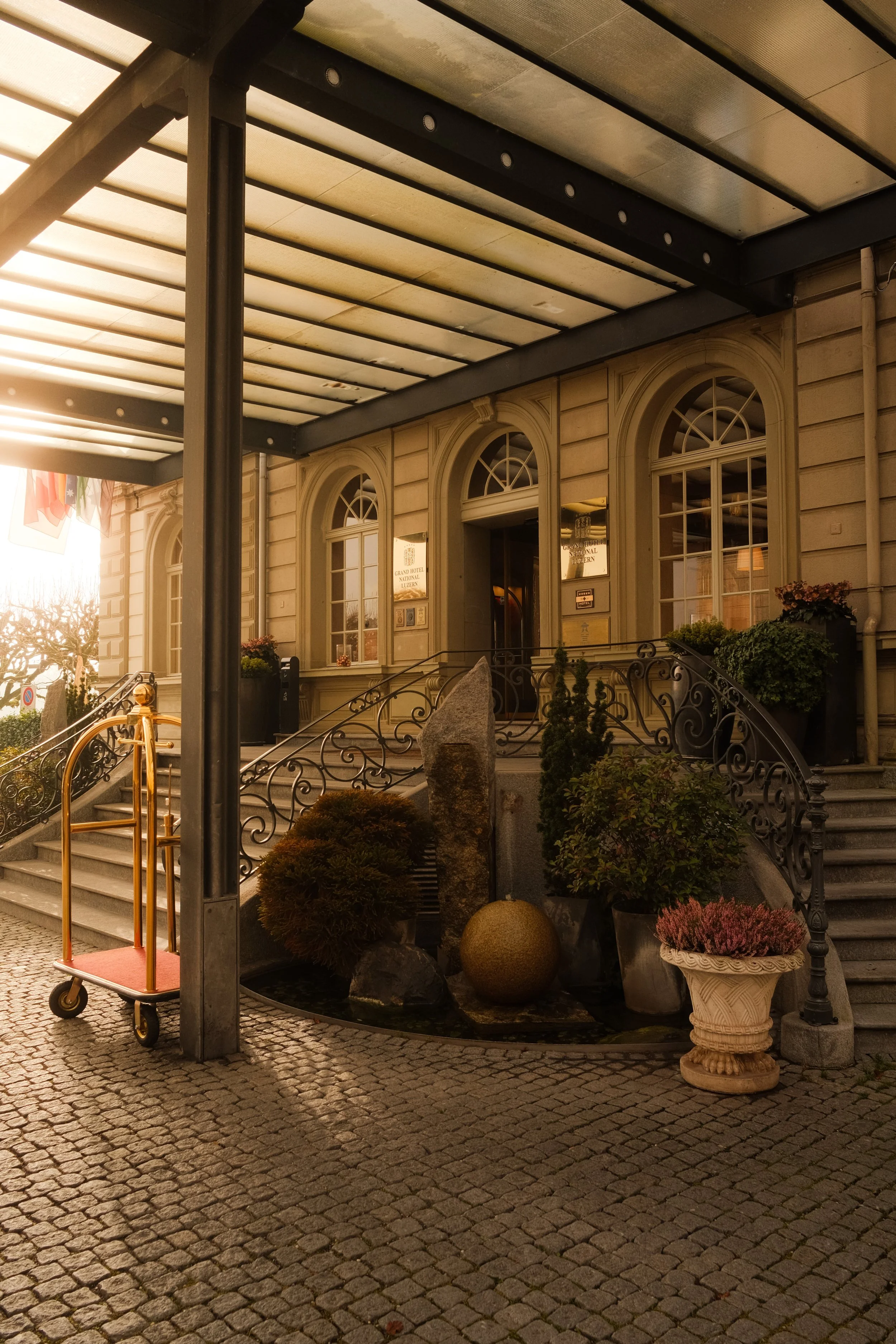 grand-hotel-national-lucerne-switzerland-hotel-entrance-golden-luggage-cart-cobblestone-hospitality-photography-08.jpg