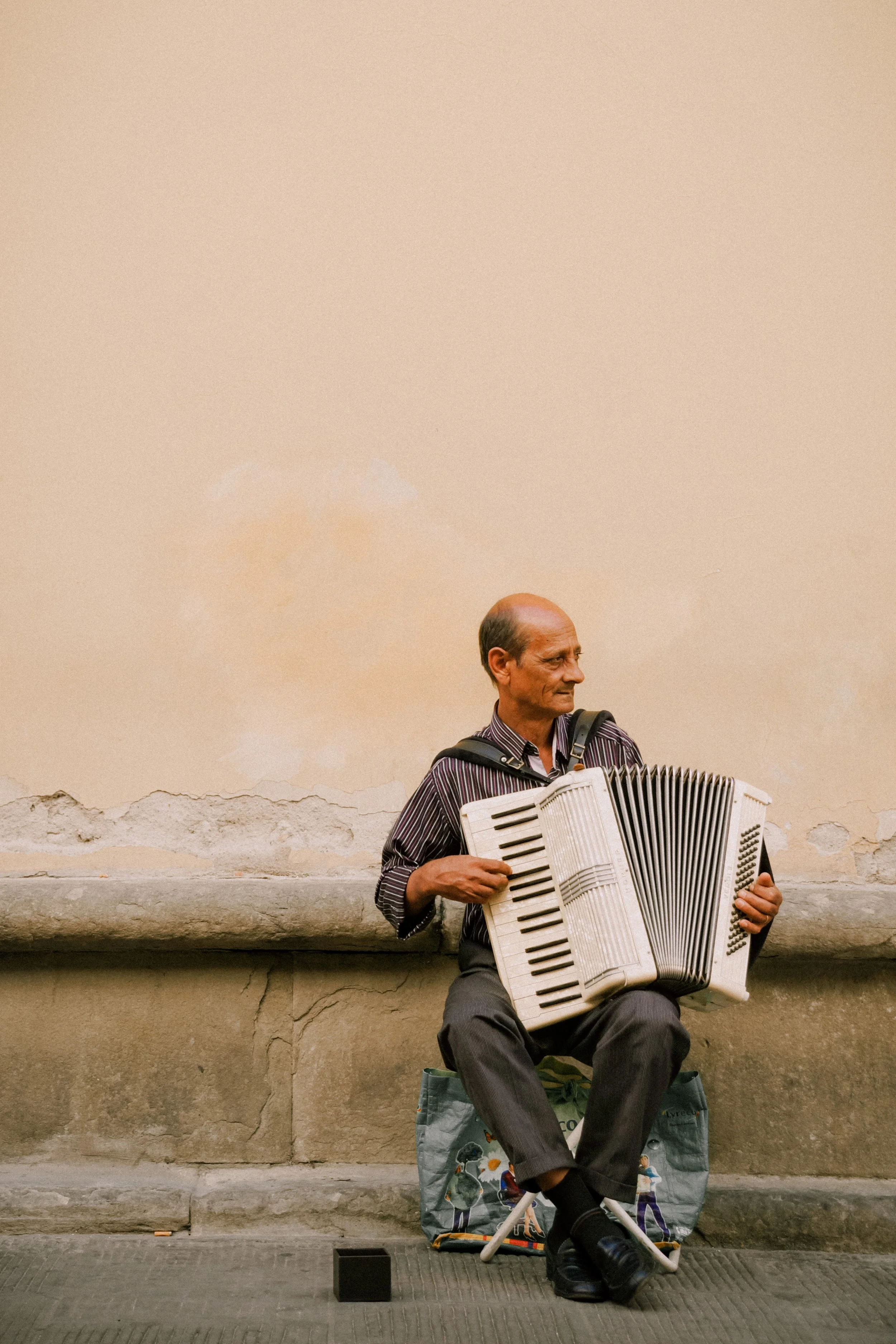 florence-italy-street-musician-accordion-travel-photography-13.jpg