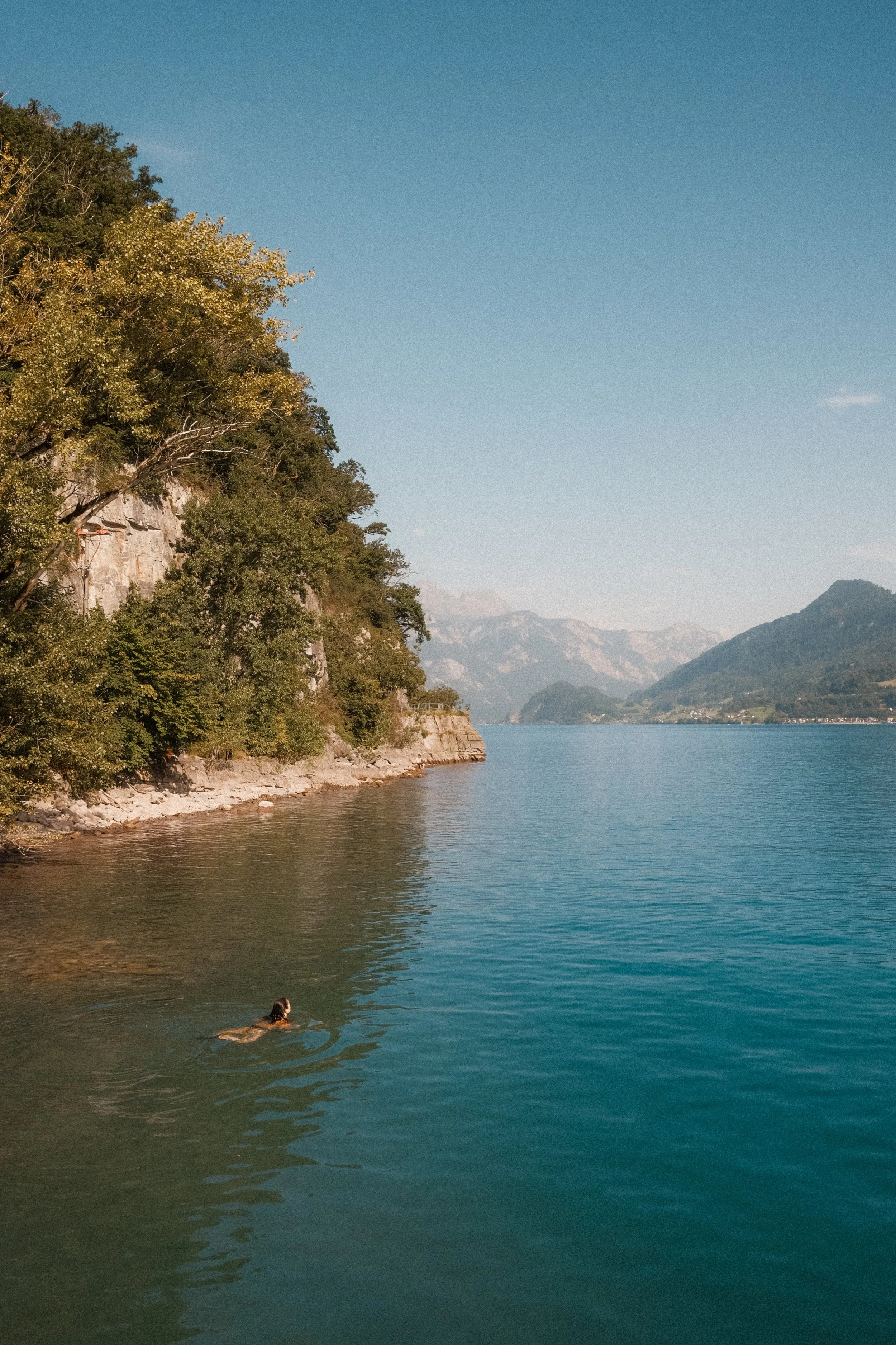interlaken-switzerland-alpine-lake-swimming-turquoise-water-mountain-travel-photography-10.jpg