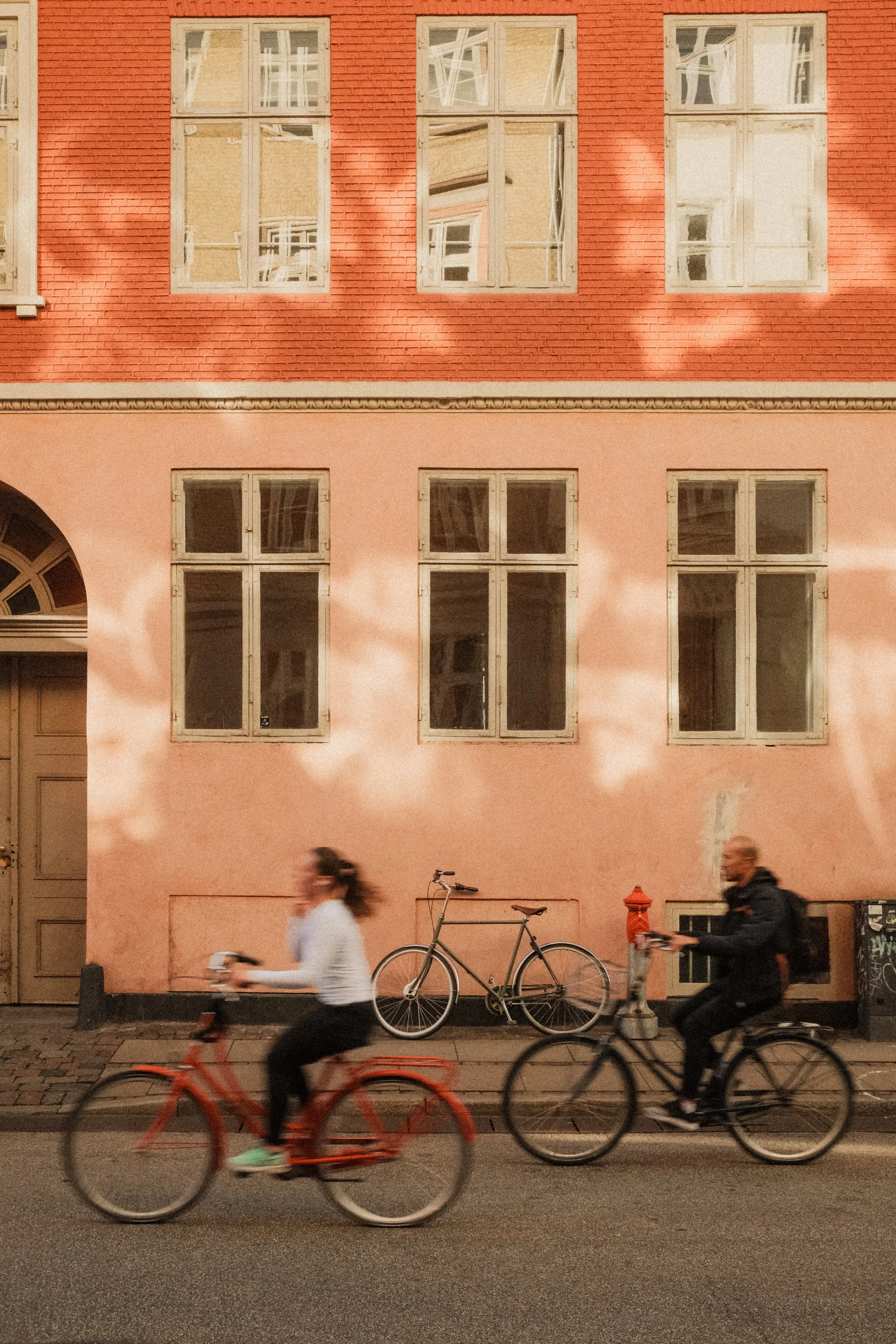 copenhagen-cyclists-colorful-building-street-travel-photography-04.jpg