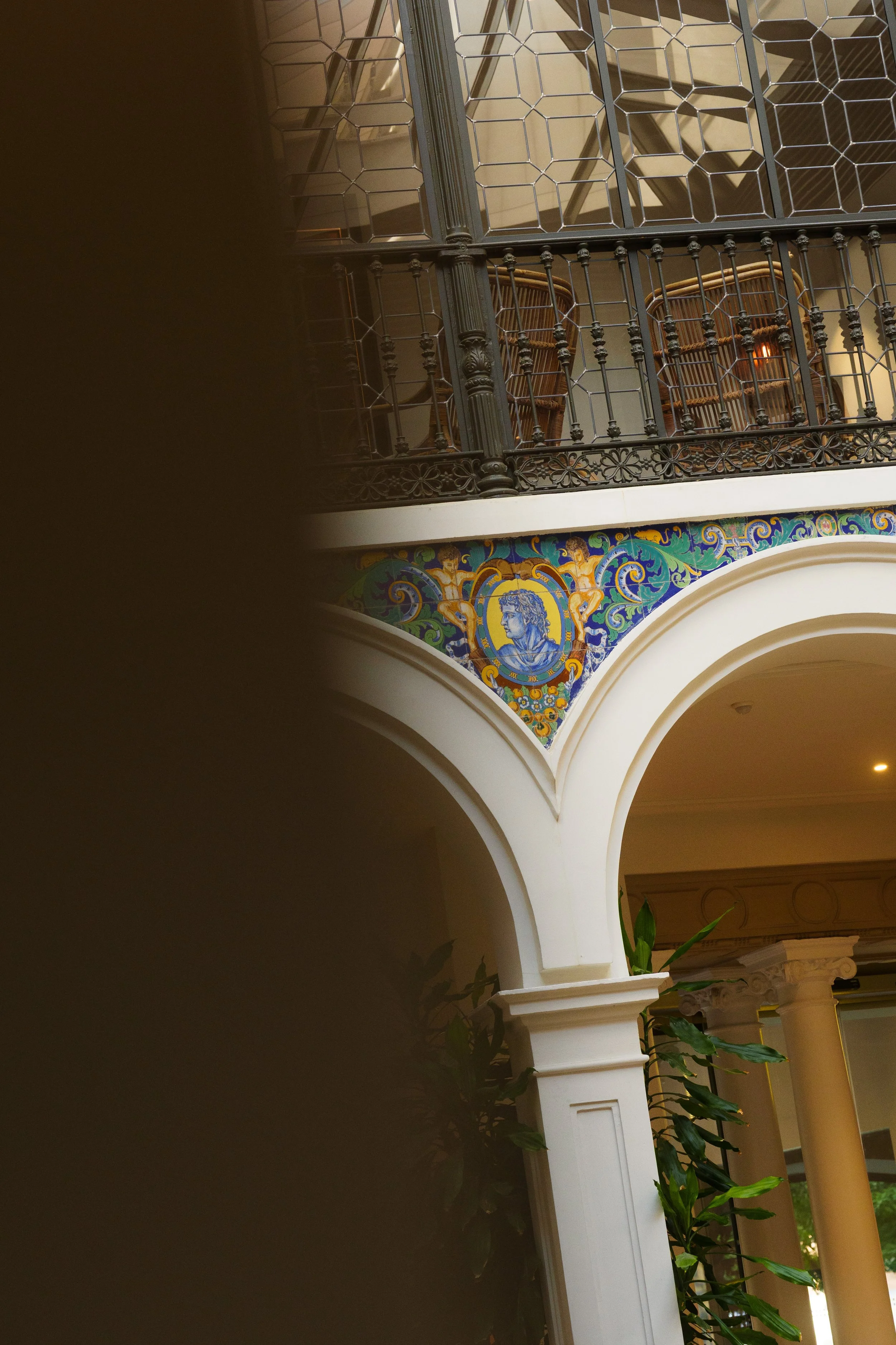 courtyard-azulejo-tile-arch-02-h10-palacio-colomera.jpg