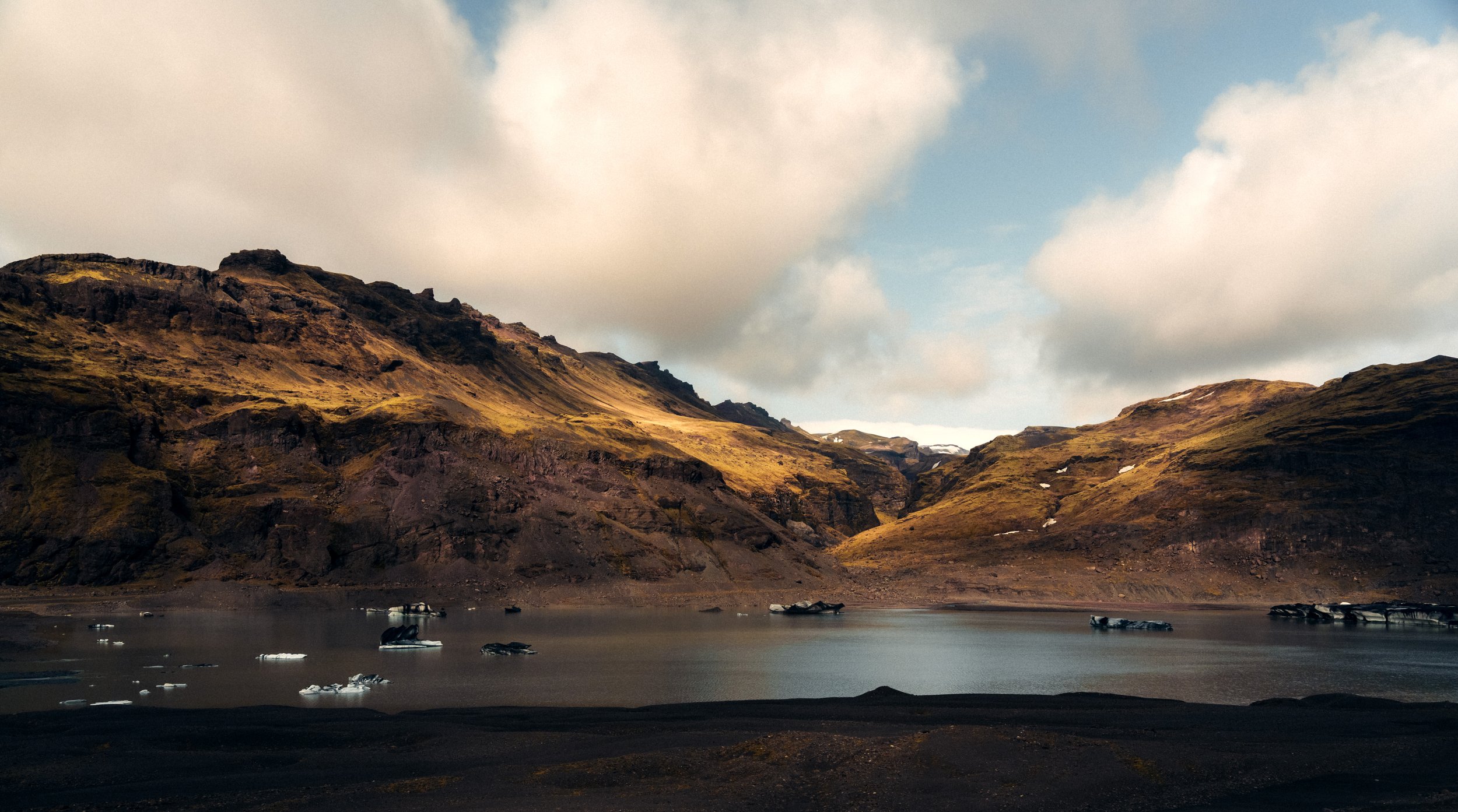 iceland-glacier-lake-mountain-iceberg-landscape-travel-photography-02.jpg