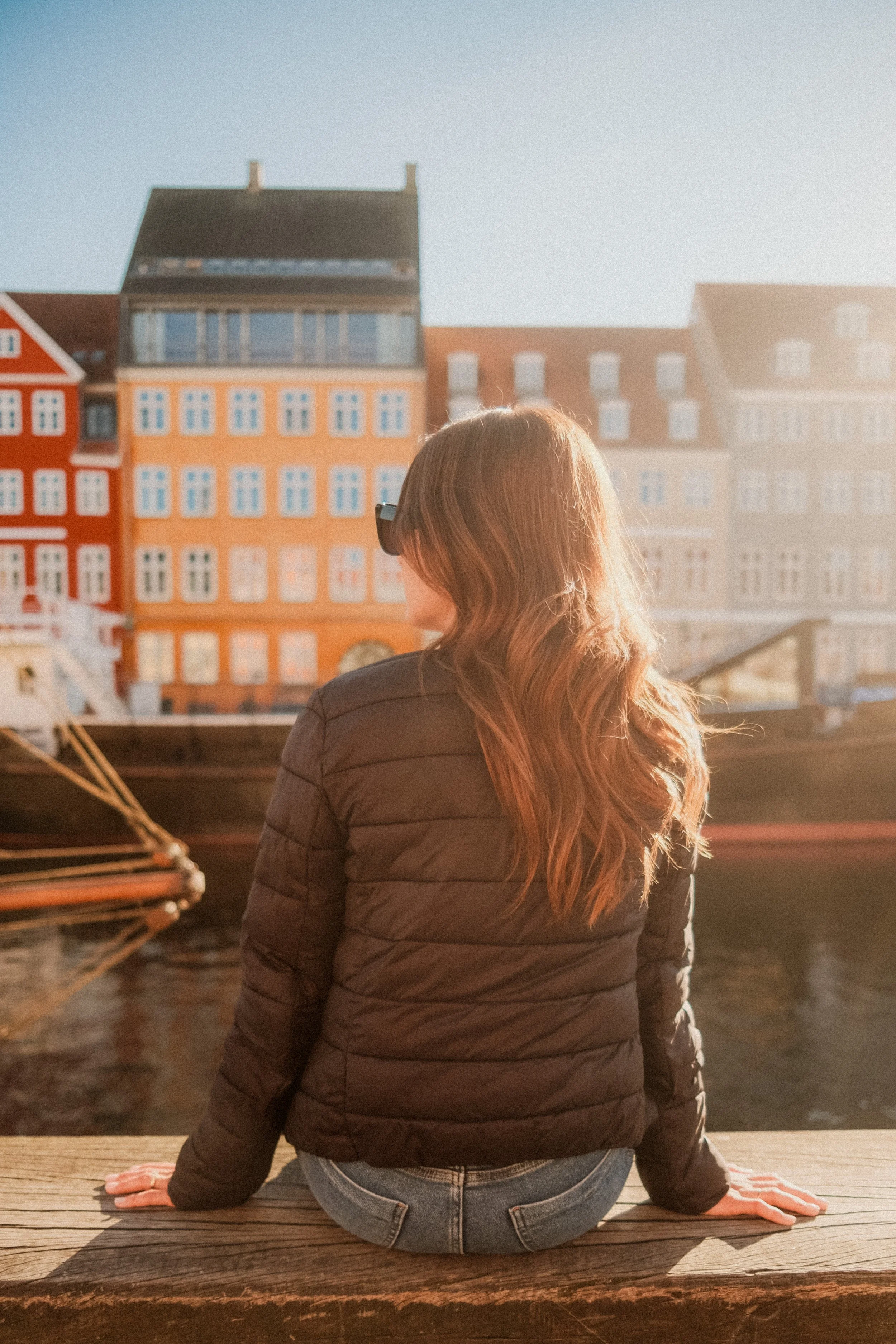 copenhagen-nyhavn-woman-dock-colorful-buildings-travel-photography-15.jpg