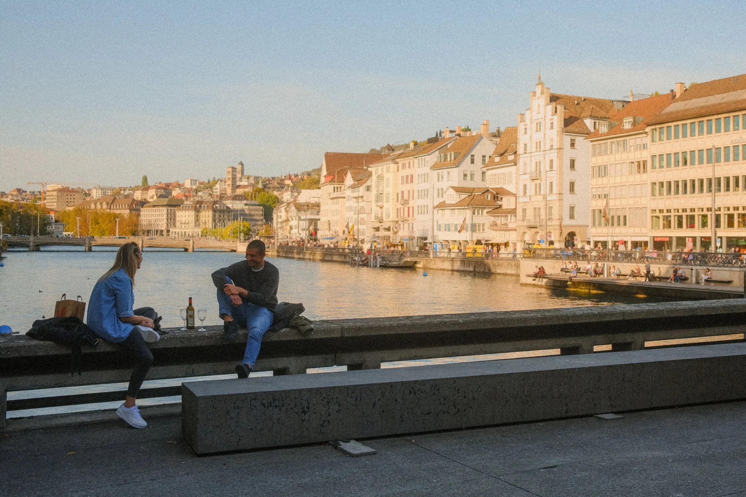 zurich-switzerland-limmat-river-couple-old-town-golden-hour-travel-photography-19.jpg