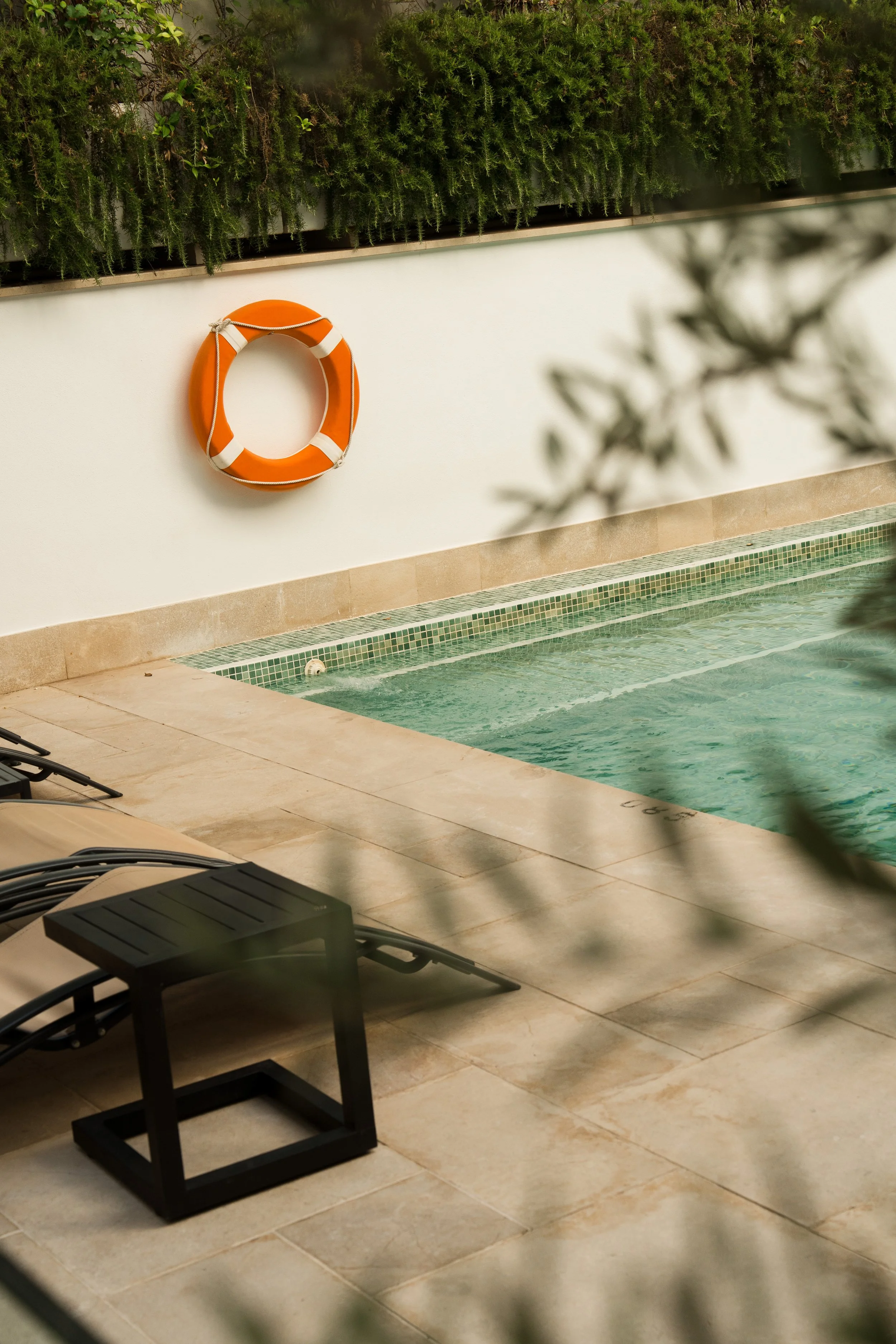 pool-life-ring-loungers-h10-palacio-colomera.jpg