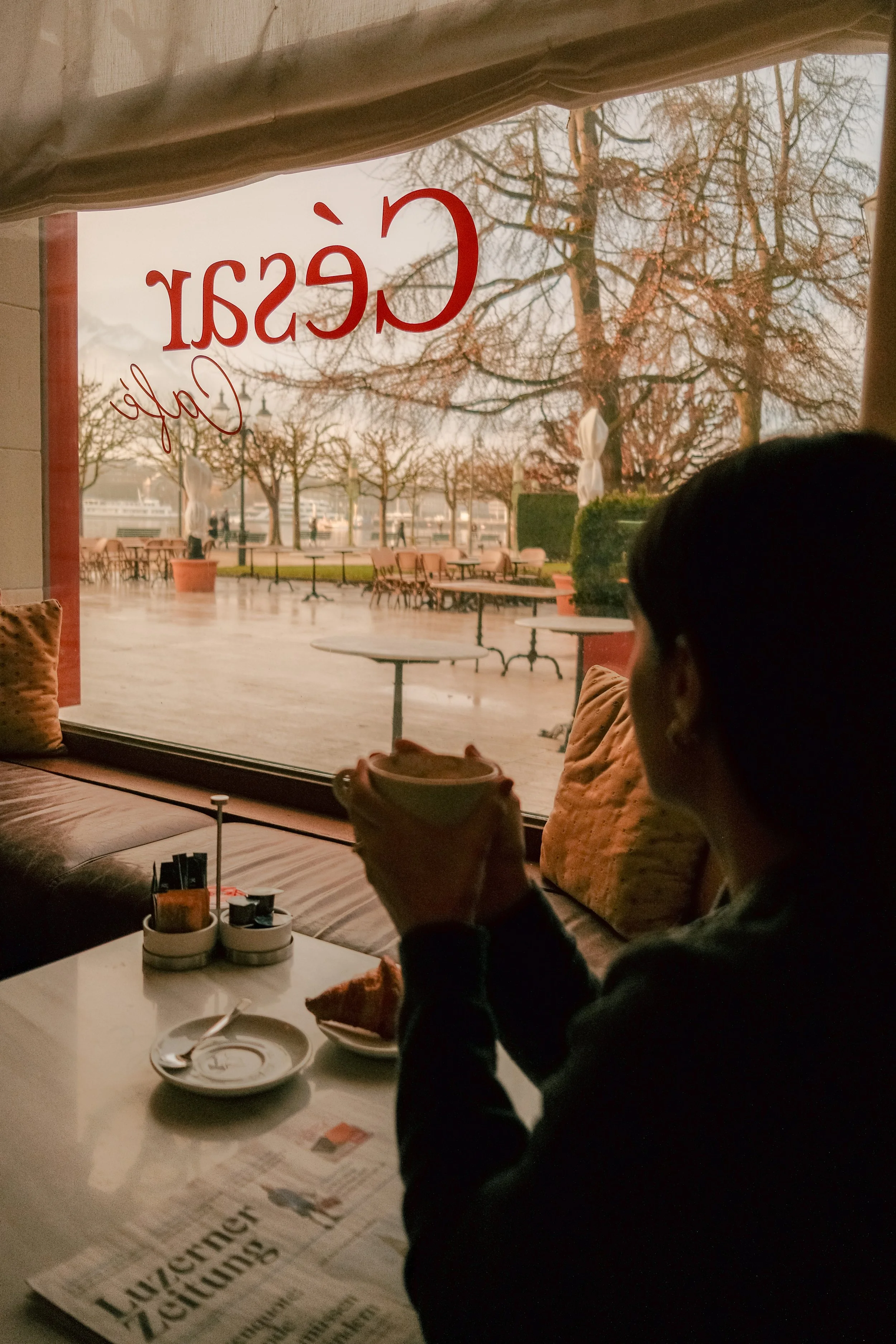 grand-hotel-national-lucerne-switzerland-cesar-bar-coffee-lake-view-winter-hospitality-photography-19.jpg