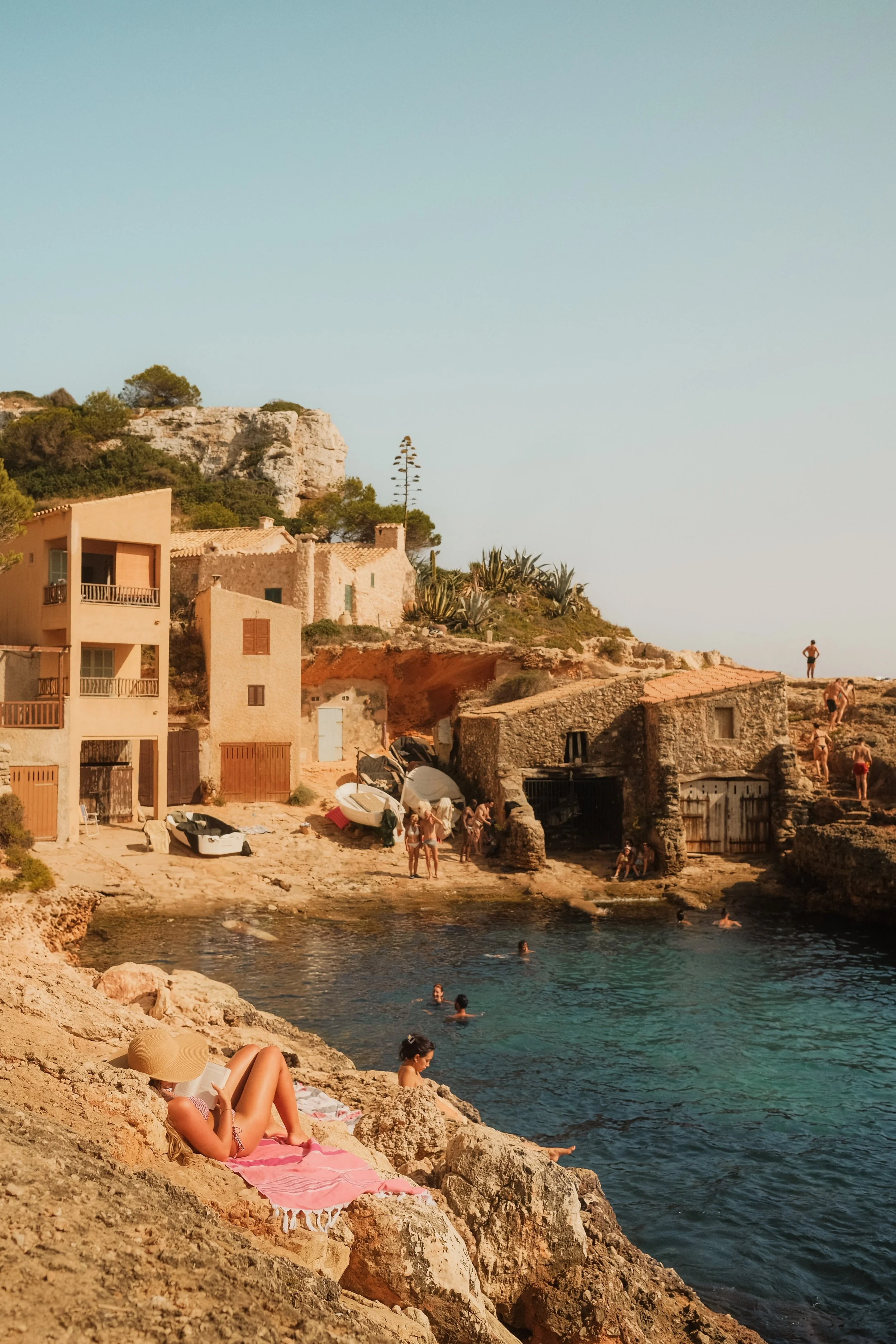 mallorca-rocky-cove-fishing-huts-sunbathing-swimming-golden-hour-travel-photography-03.jpg