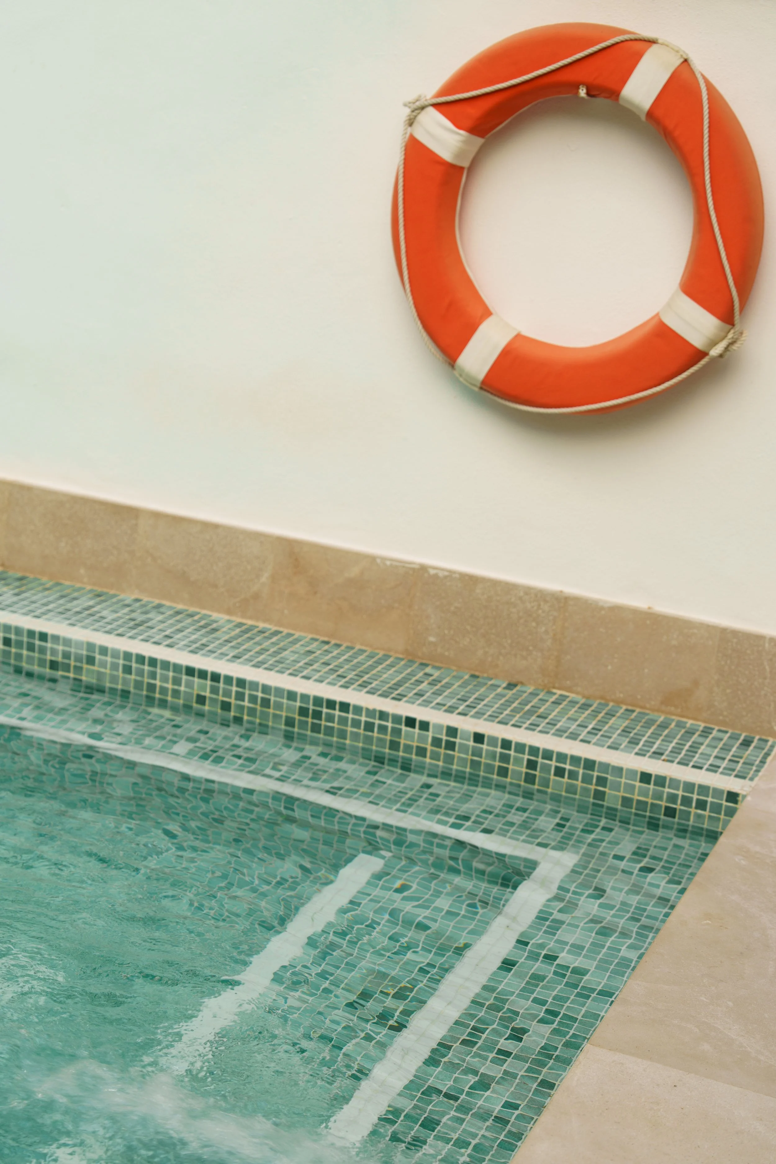pool-tile-steps-life-ring-h10-palacio-colomera.jpg