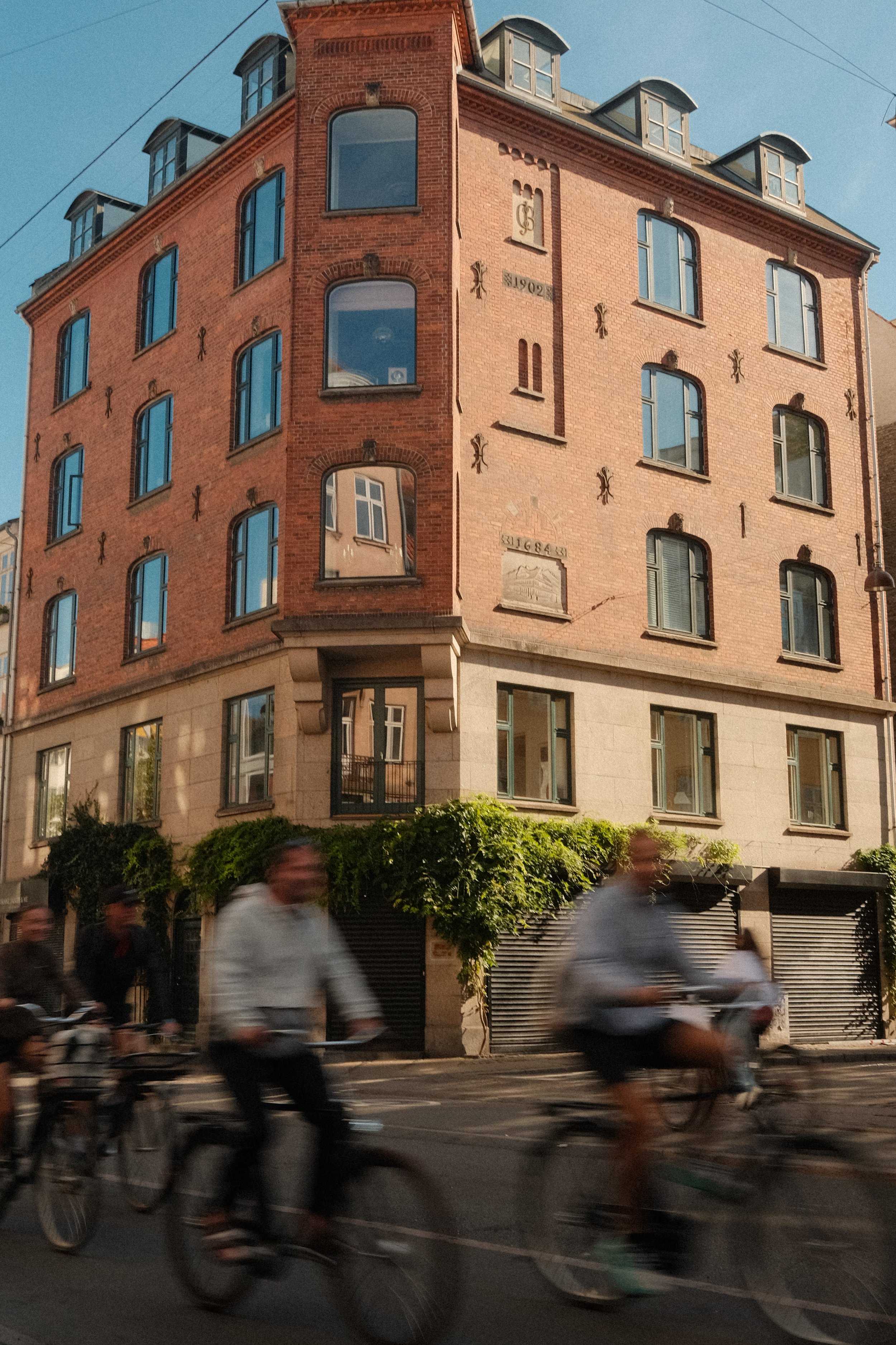copenhagen-cyclists-brick-building-street-travel-photography-11.jpg