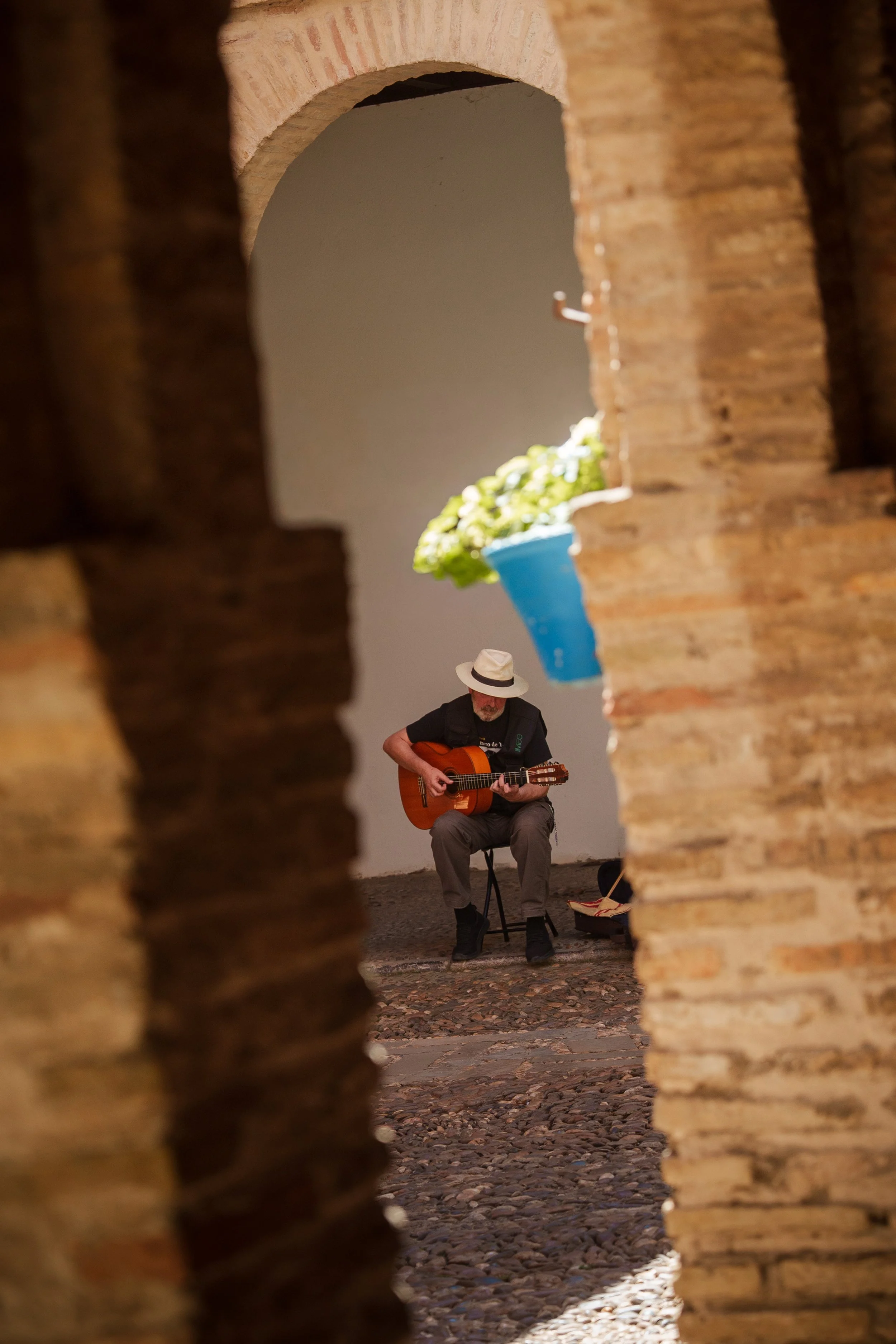 cordoba-street-musician-guitar-spain.jpg