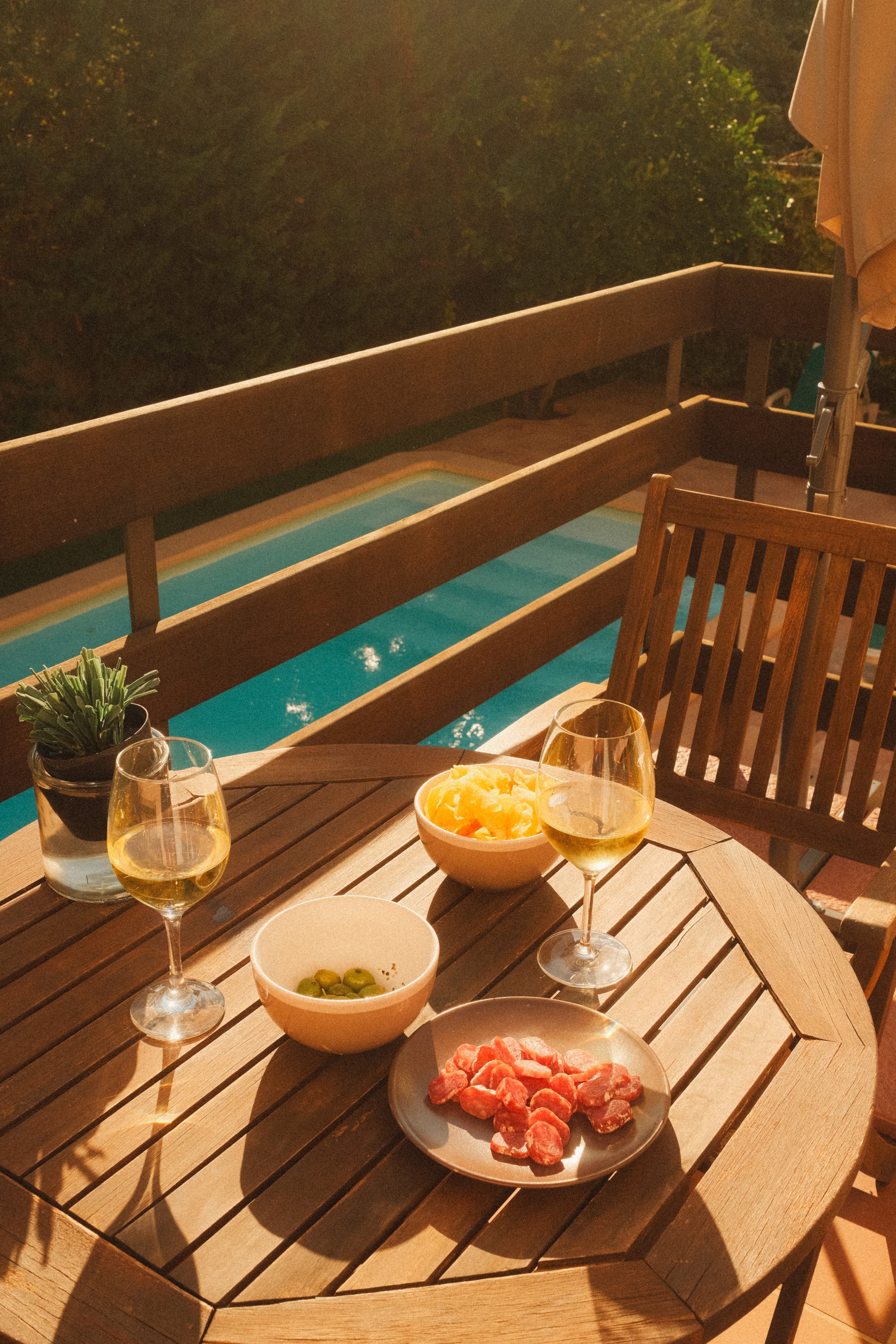 mallorca-pool-terrace-white-wine-charcuterie-golden-hour-hospitality-travel-photography-18.jpg