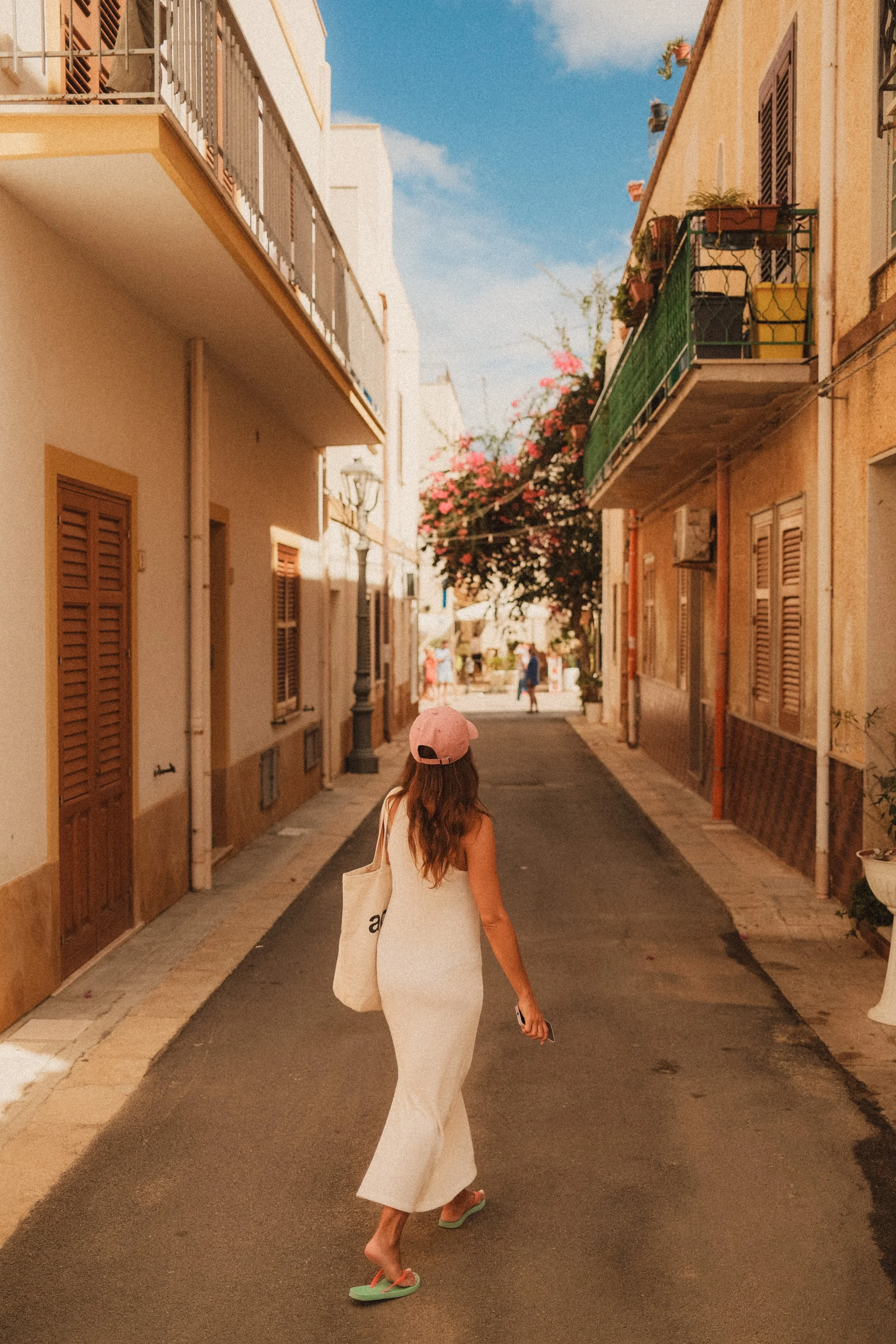 sicily-summer-alley-woman-bougainvillea-travel-photography-08.jpg