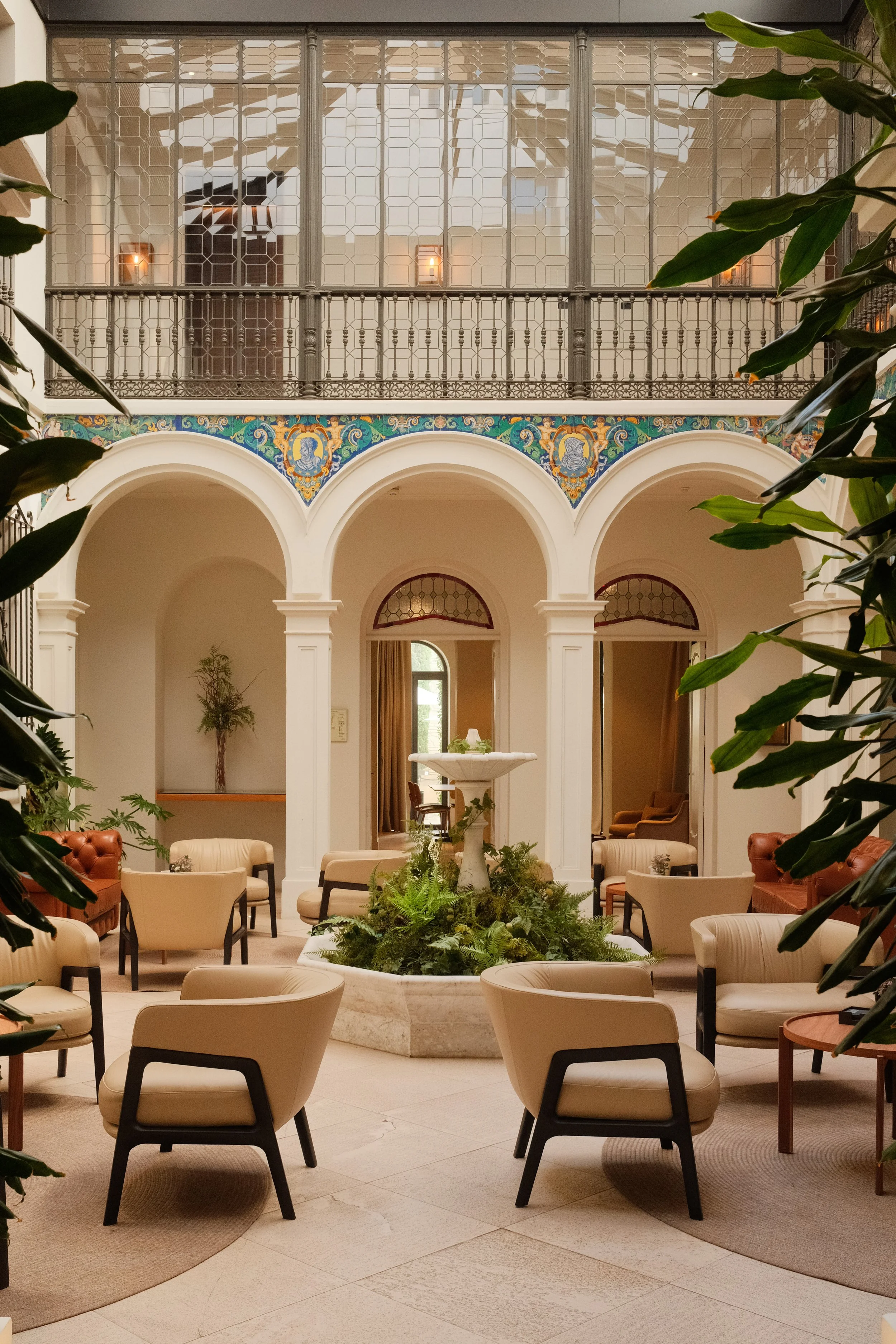 courtyard-lobby-fountain-05-h10-palacio-colomera.jpg
