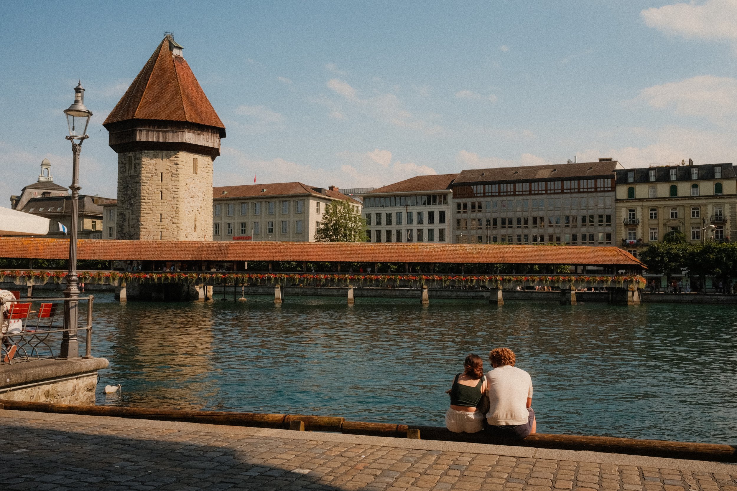 lucerne-switzerland-couple-riverside-chapel-bridge-summer-travel-photography-05.jpg