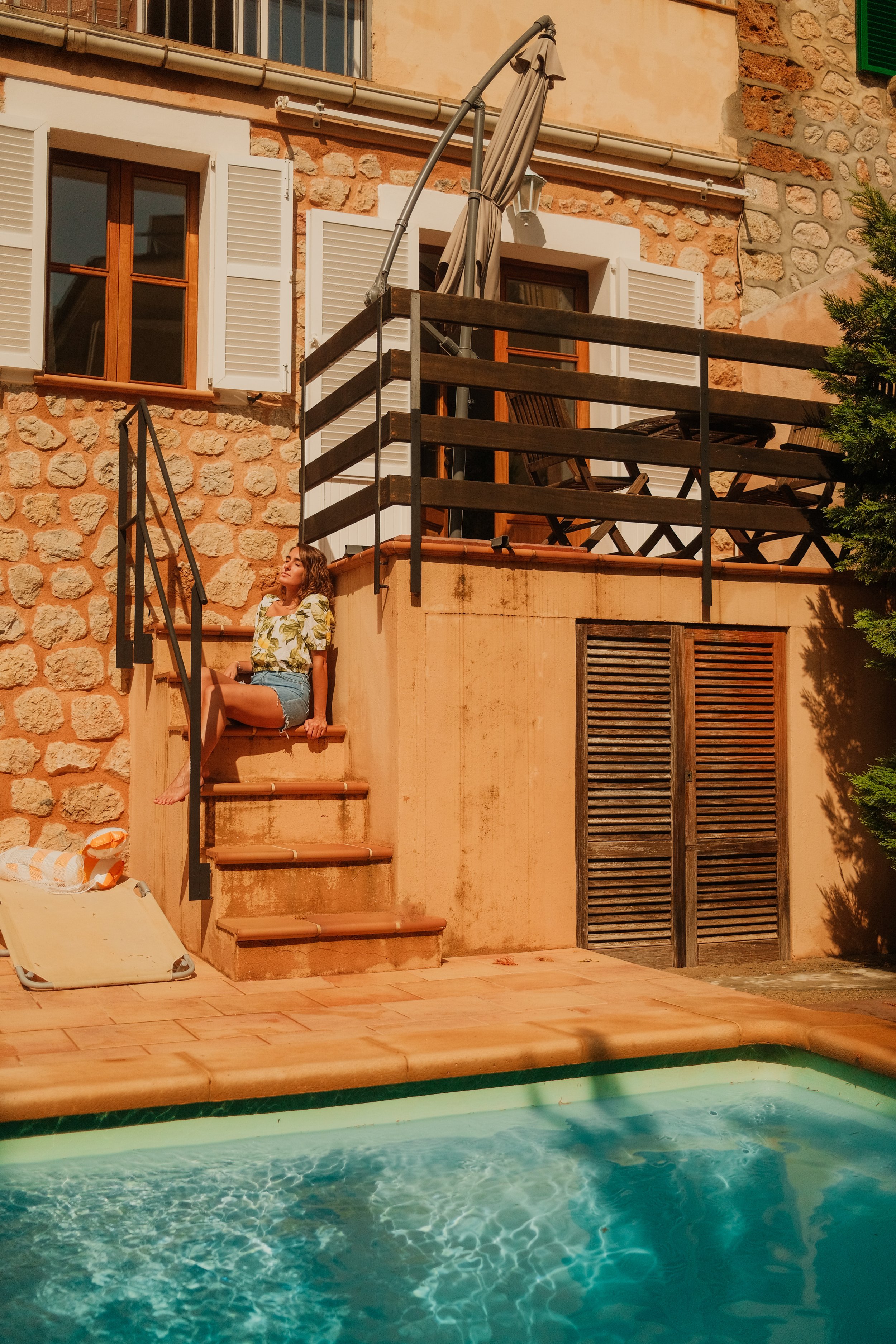 mallorca-deia-stone-villa-pool-steps-wooden-pergola-travel-photography-07.jpg