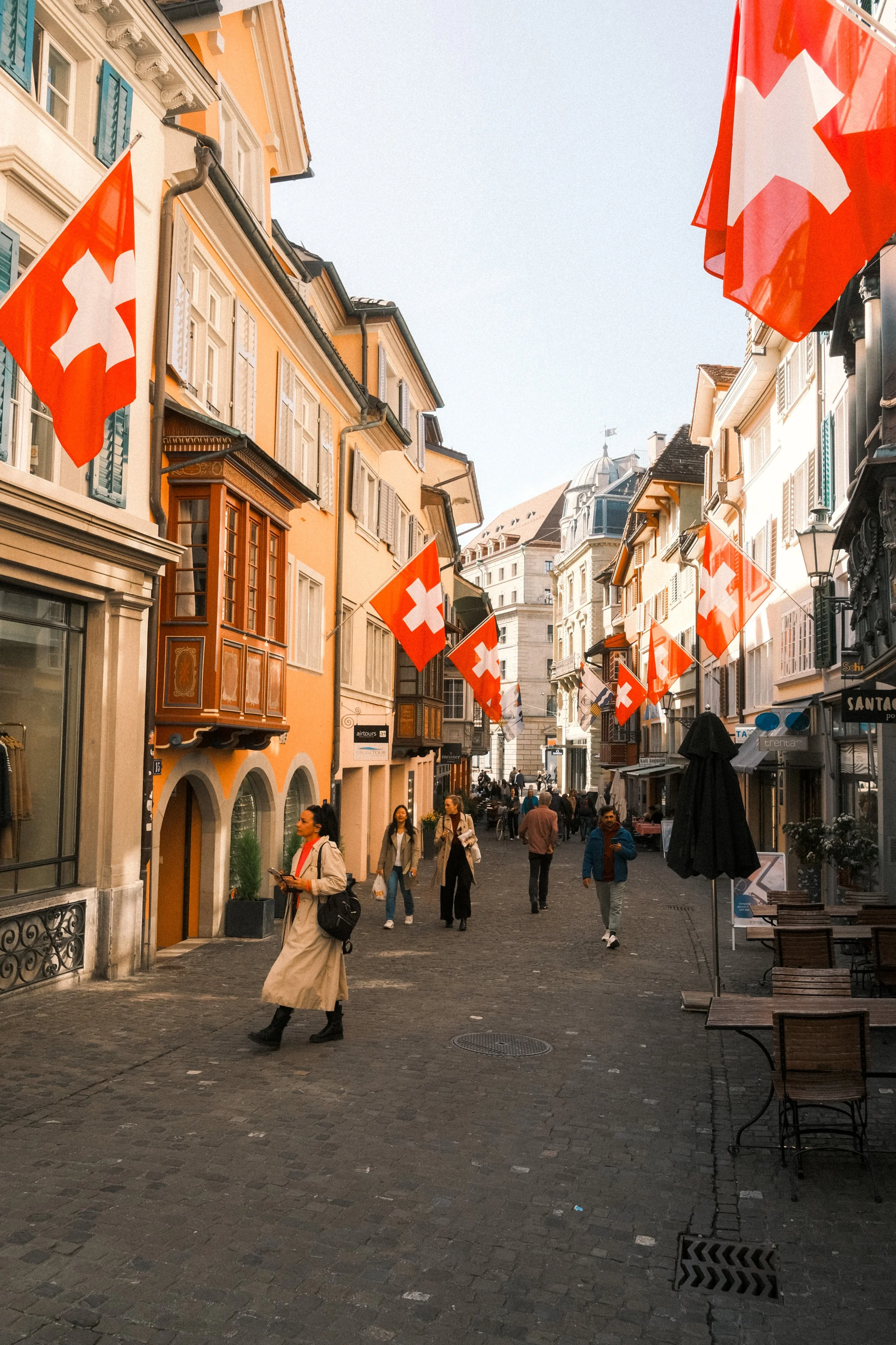 zurich-switzerland-old-town-pedestrian-street-swiss-flags-travel-photography-36.jpg