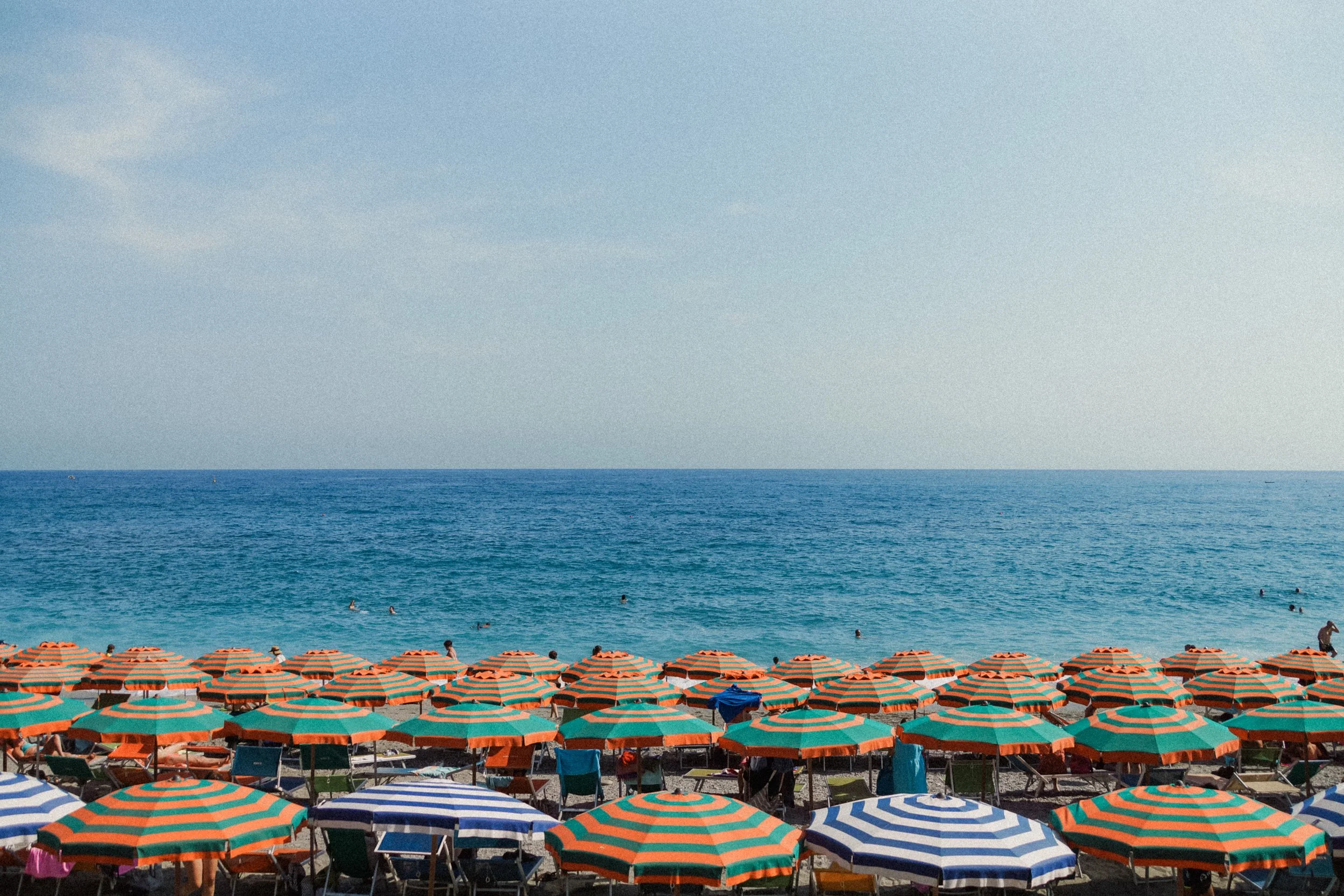 cinque-terre-italy-beach-colorful-umbrellas-summer-travel-photography-06.jpg
