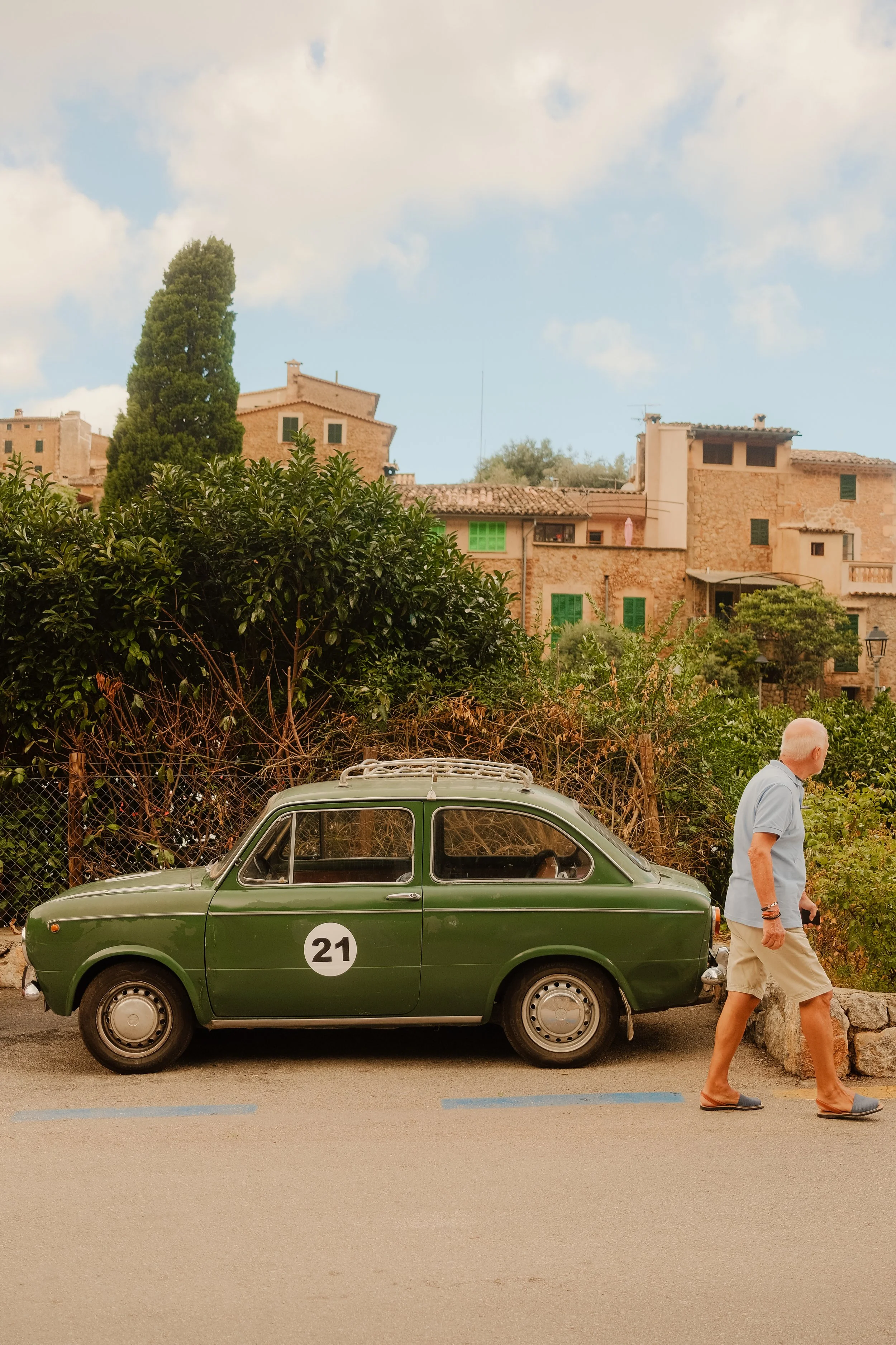 mallorca-valldemossa-vintage-green-fiat-classic-car-stone-village-travel-photography-09.jpg