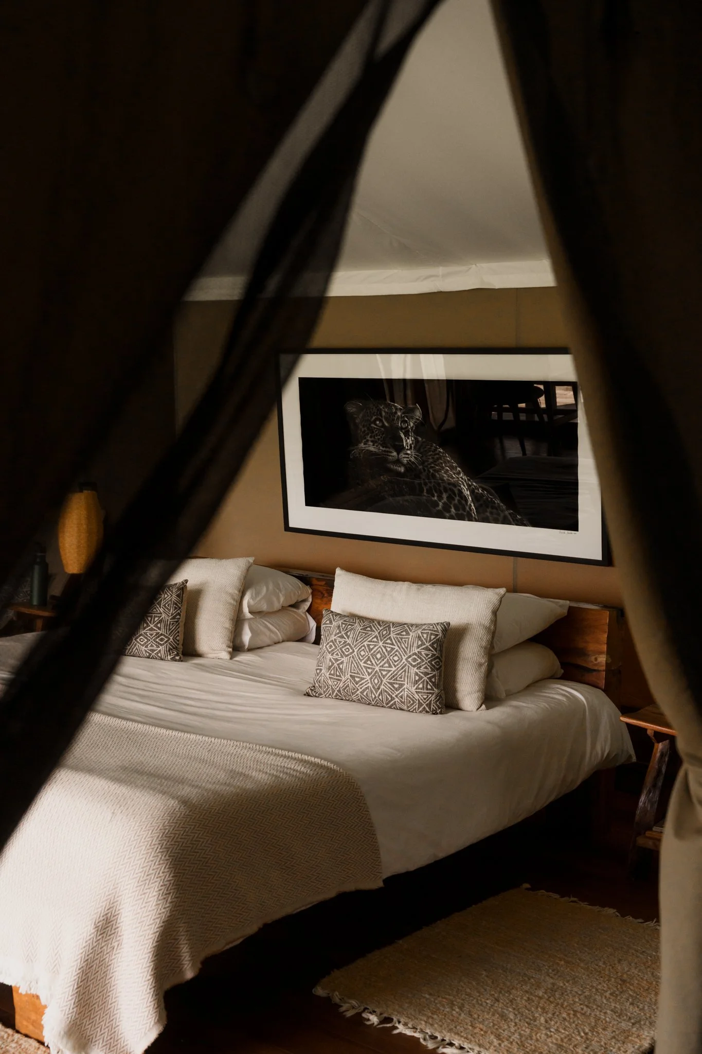 enkewa-safari-luxury-tent-kenya-interior.jpg