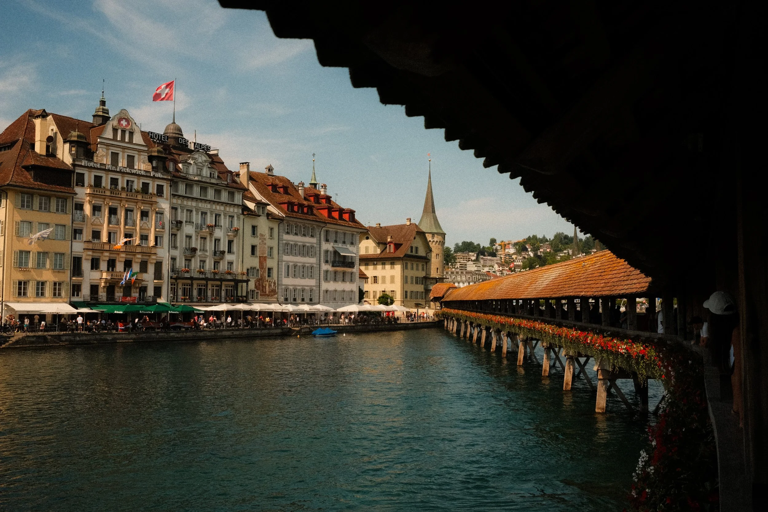 lucerne-switzerland-chapel-bridge-old-town-river-travel-photography-02.jpg