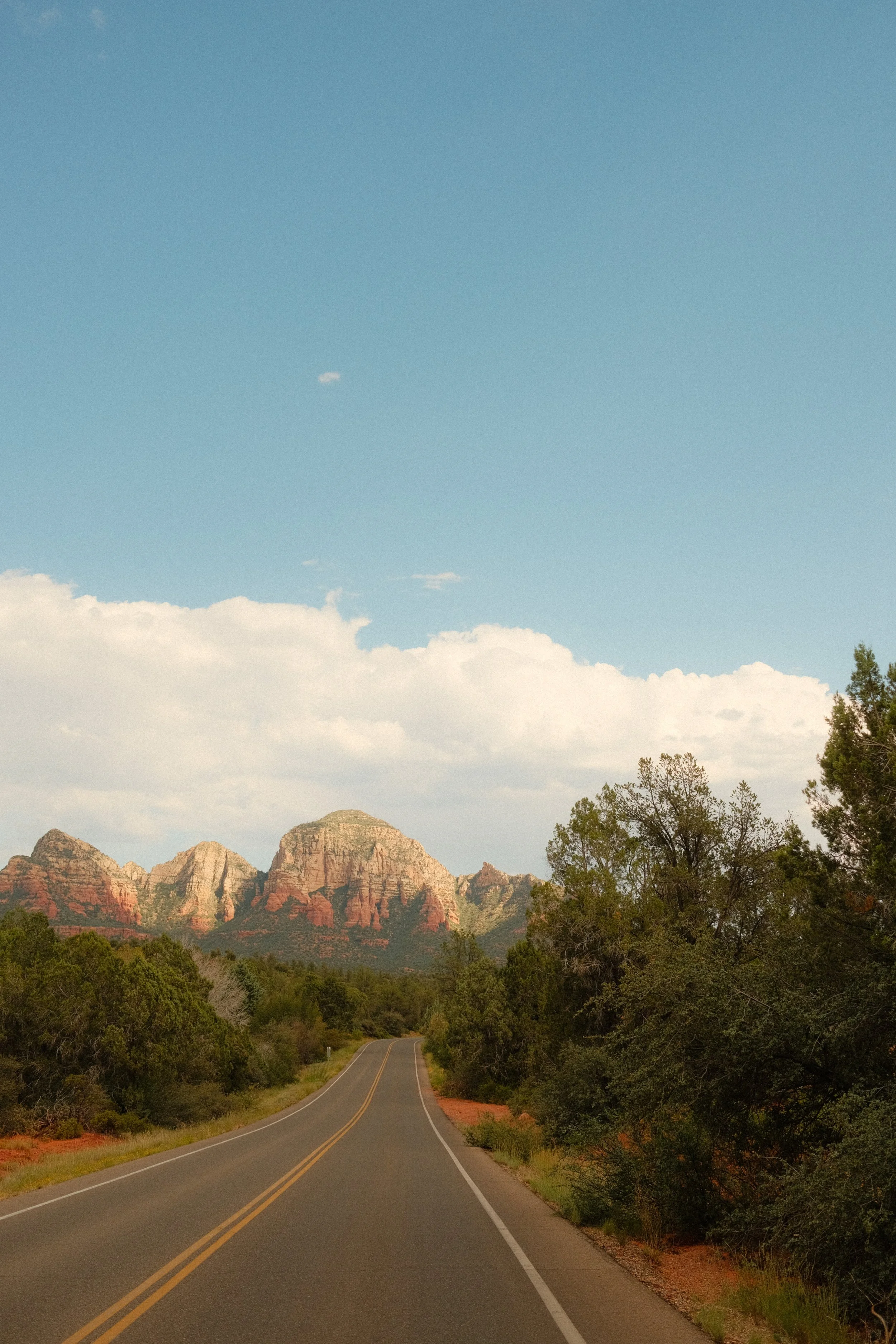 sedona-arizona-red-rock-formations-road-travel-photography-01.jpg