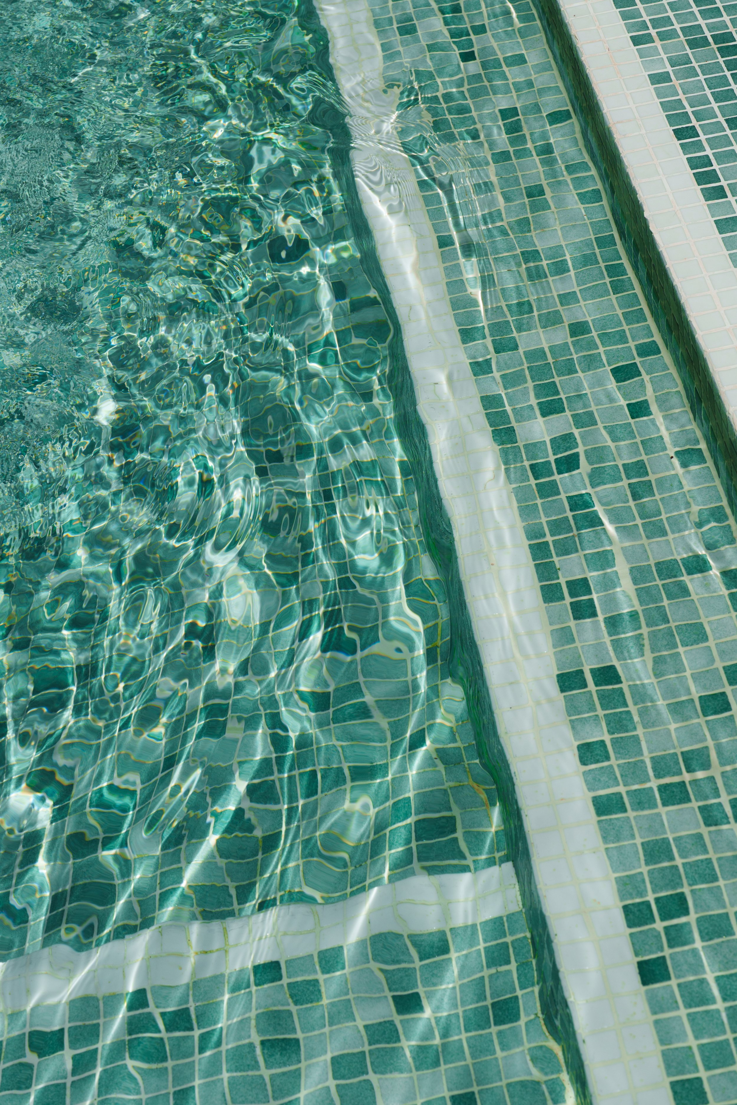 pool-water-mosaic-tile-h10-palacio-colomera.jpg