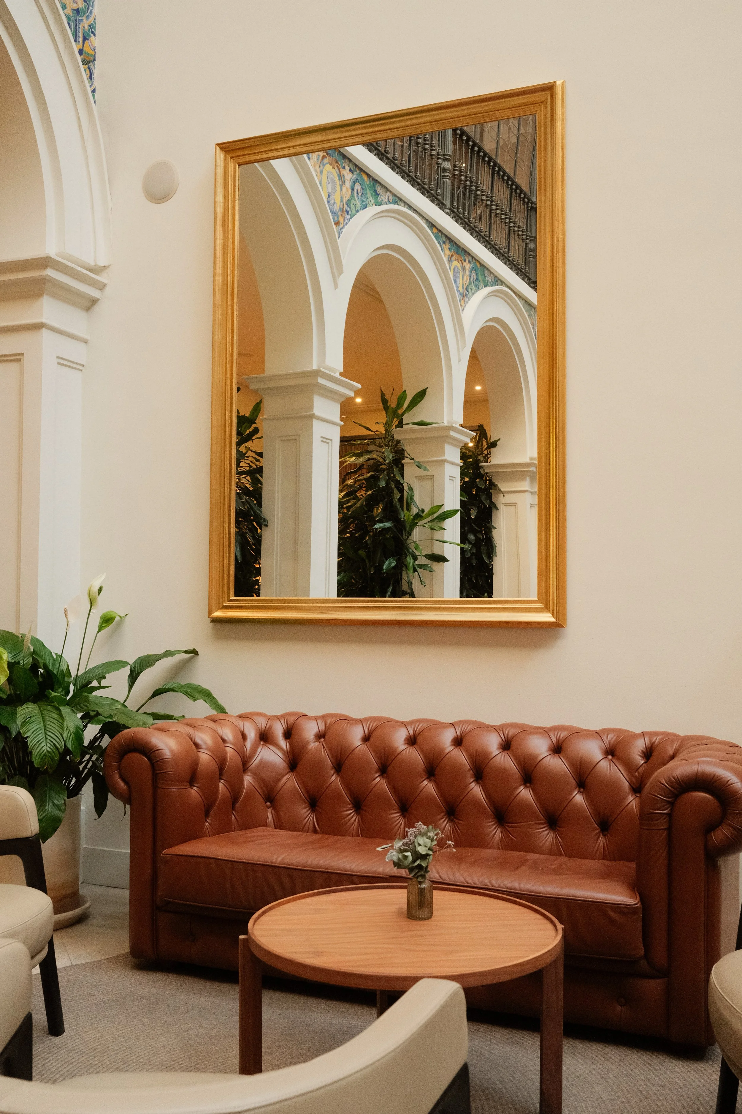 lobby-mirror-courtyard-reflection-h10-palacio-colomera.jpg