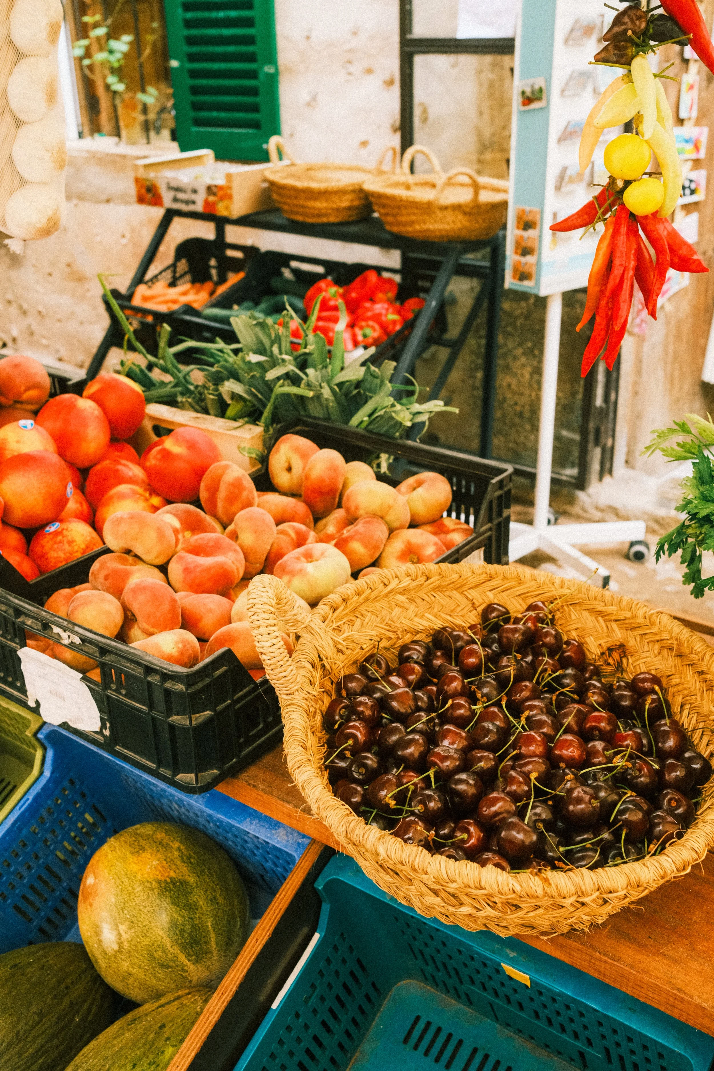 mallorca-village-market-fresh-fruit-cherries-summer-travel-photography-10.jpg