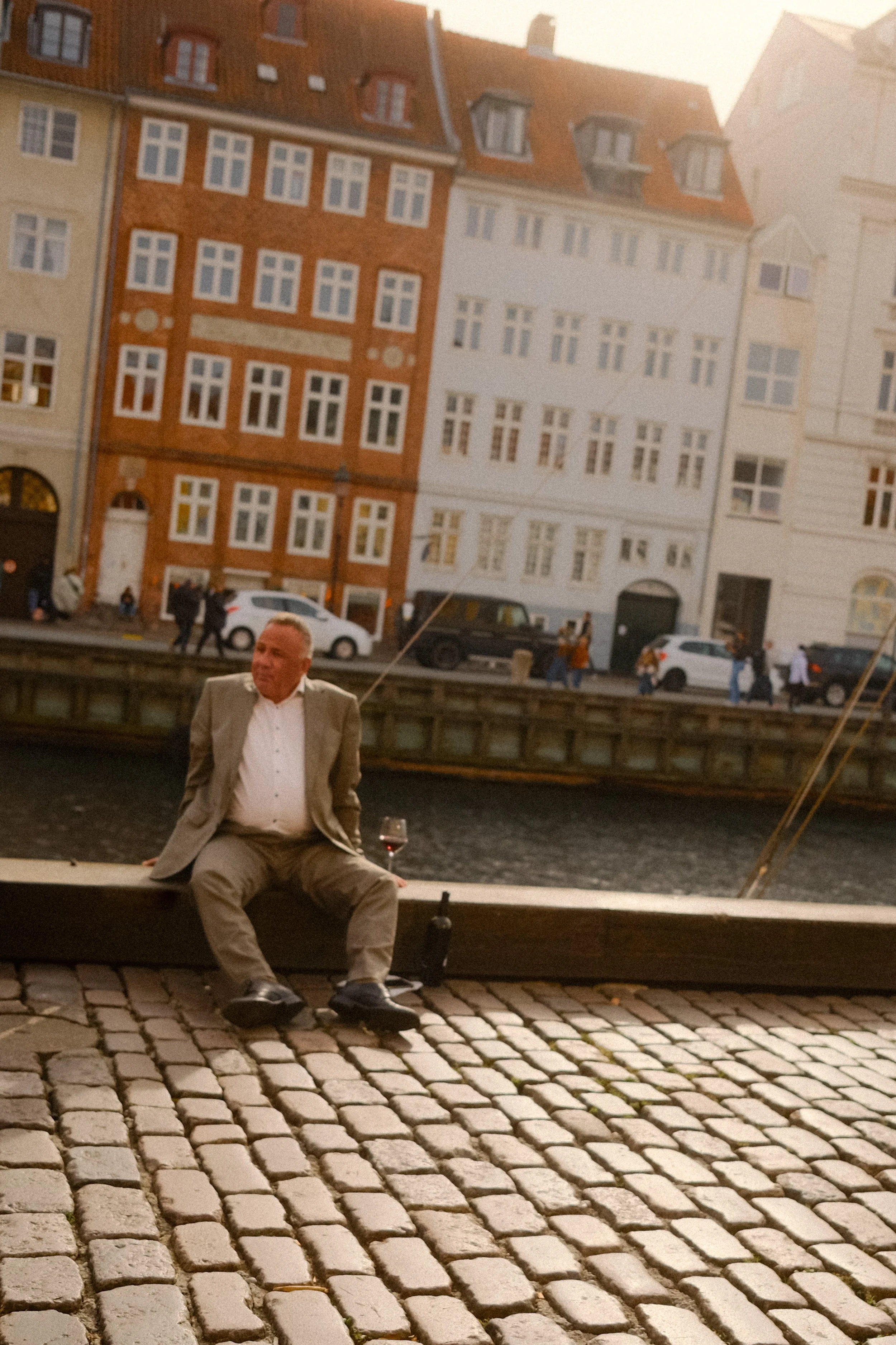 copenhagen-nyhavn-man-cobblestone-wine-travel-photography-08.jpg