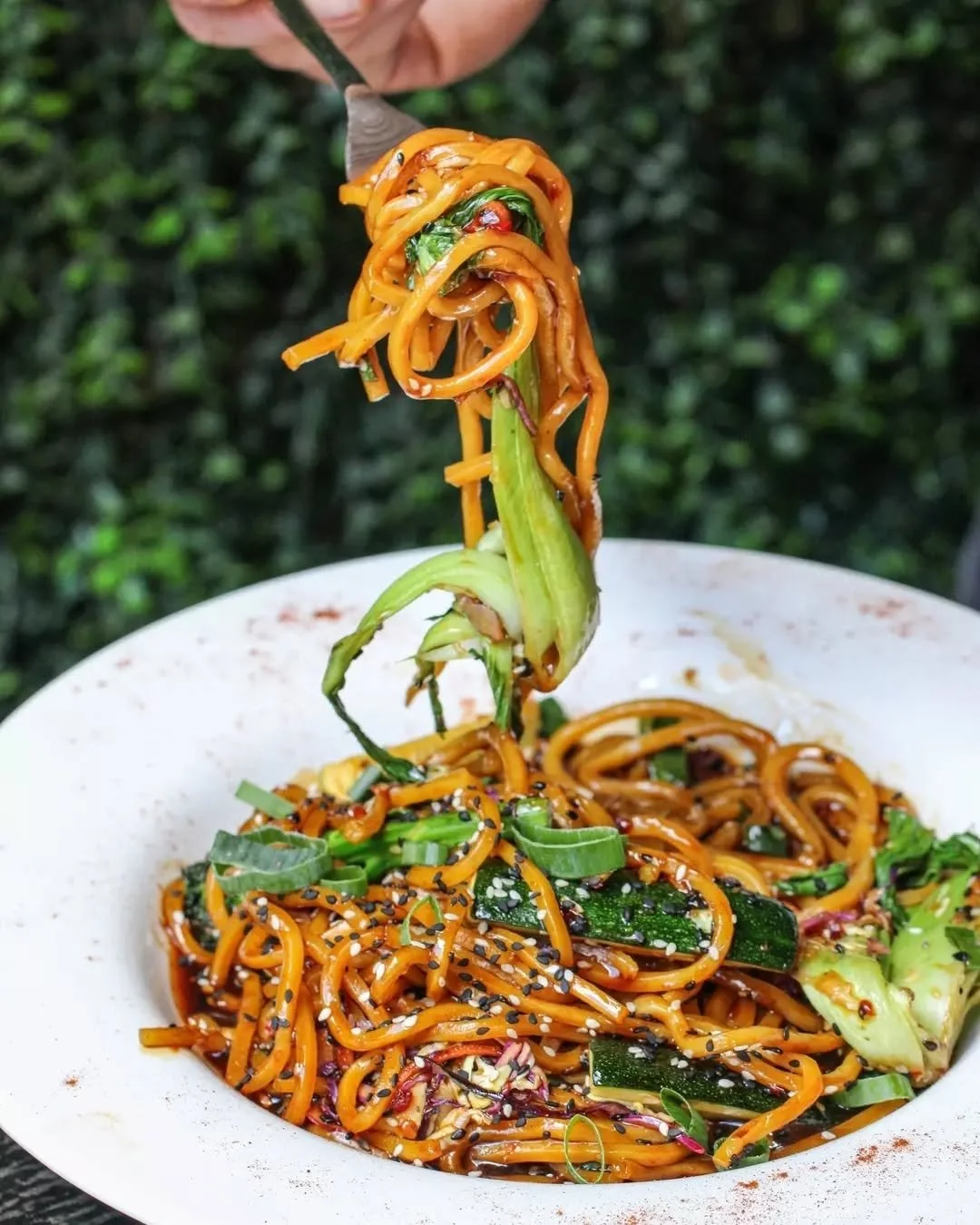 Our colourful Vegetarian Stirfry bursting with flavours ~ seasonal vegetables, hokkien noodles, sesame &amp; ginger soy dressing.&nbsp;🤤
