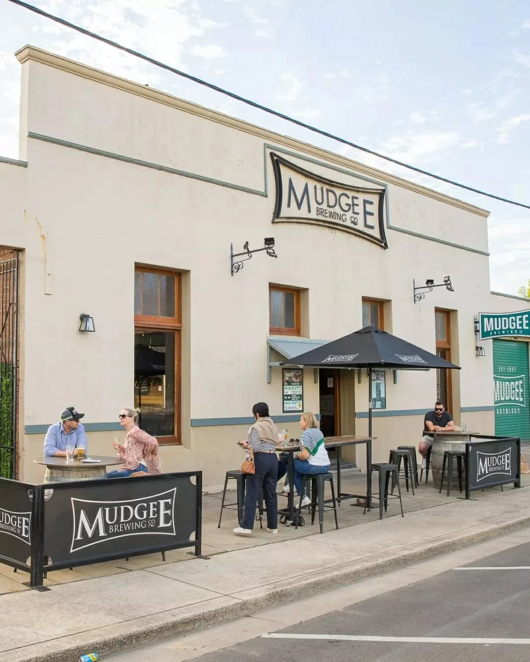 Enjoy the sunshine with our alfresco seating. ☀️

Bring your crew &amp; make your booking via the link in bio. 🍺