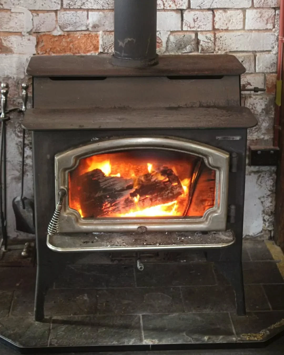 It&rsquo;s warming up at Mudgee Brewing Co&hellip; and by that, we mean by the fire 🤭🔥

Settle in with a glass of red, a cold beer and something good from the kitchen while the temperatures drop outside.

This time of year at the brewery just hits 