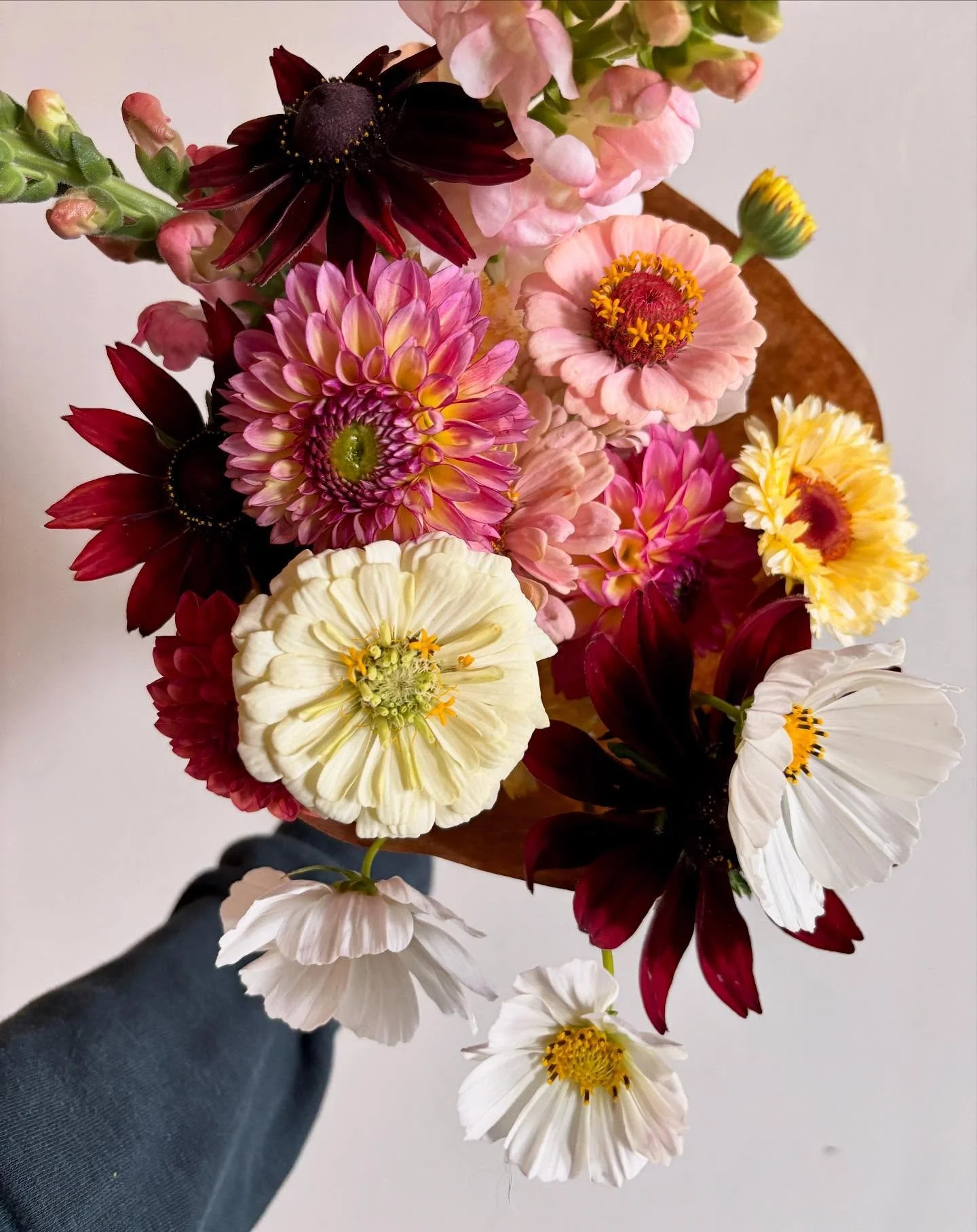 Hi friends! Two fun things to share:

1. I&rsquo;ve been wanting to do this for a while and this week we&rsquo;re making it happen: Friday flower hour! Pop into the studio for happy hour, say hi to our team as we wrap up a design day, grab a glass of