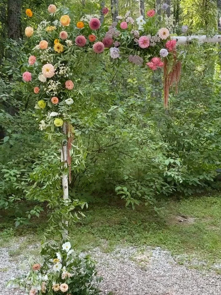 A few favorites from my summer-ish wedding camera roll. ☀️

Morning harvests are chillier and the days are getting shorter. I&rsquo;m such a fan of fall, but time is moving so fast. I&rsquo;m suddenly feeling the need to savor this season before it&r