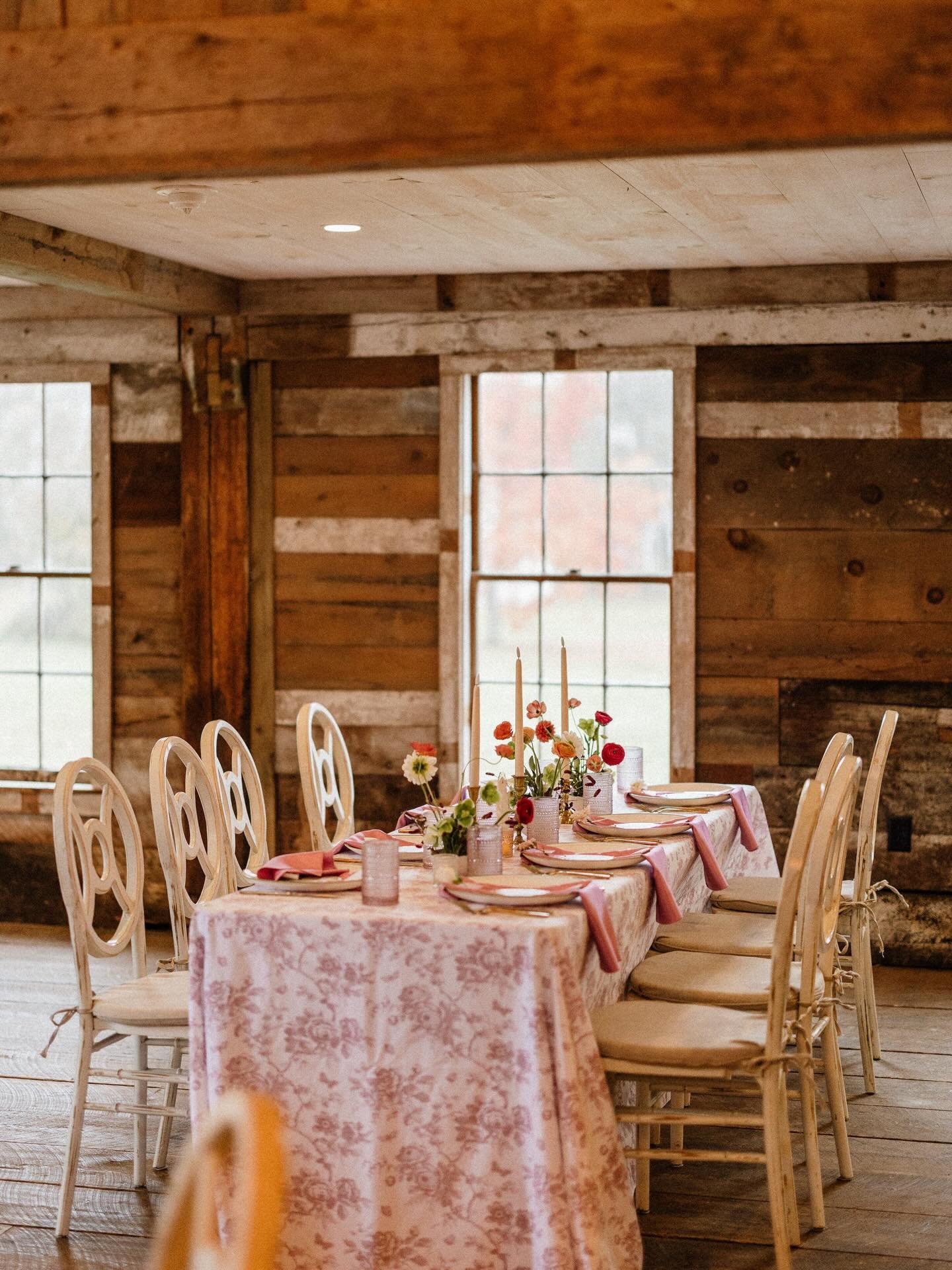 Pink on the mind heading into Valentine&rsquo;s Day weekend 💘

It&rsquo;s a joy and a privilege to team up with a bunch of wonderful vendors in the name of love for every single wedding, but especially for hitched heroes! We leaned into pink but kep