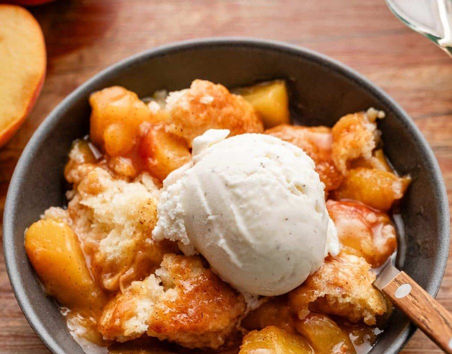 Peach Cobbler With Vanilla Ice Cream