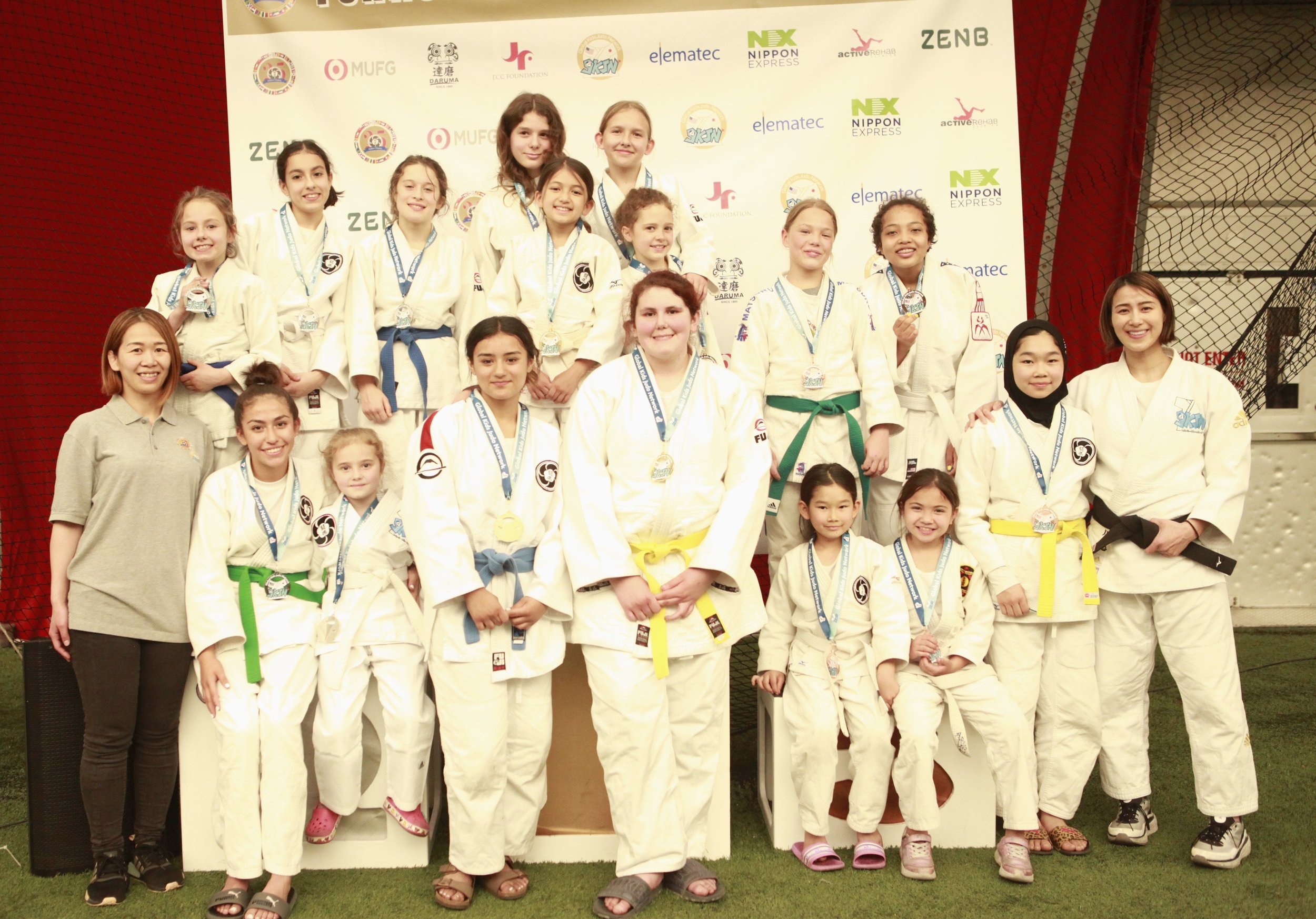 22-0604 Girls winning teams_MG_2918 (Chicago Shimpo).JPG