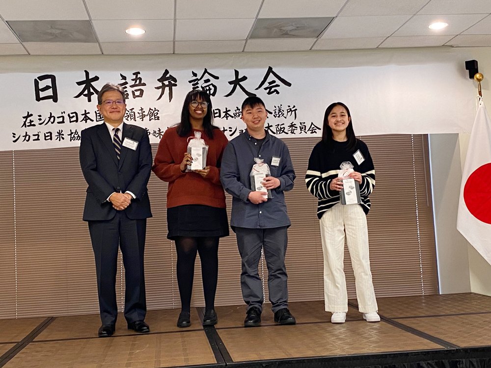  First Prize Winners from left: Ayaan Said, Edward Lee and Sofia Gulfan. Left is Jiro Sakamoto of Japanese Chamber of Commerce and Industry of Chicago. 