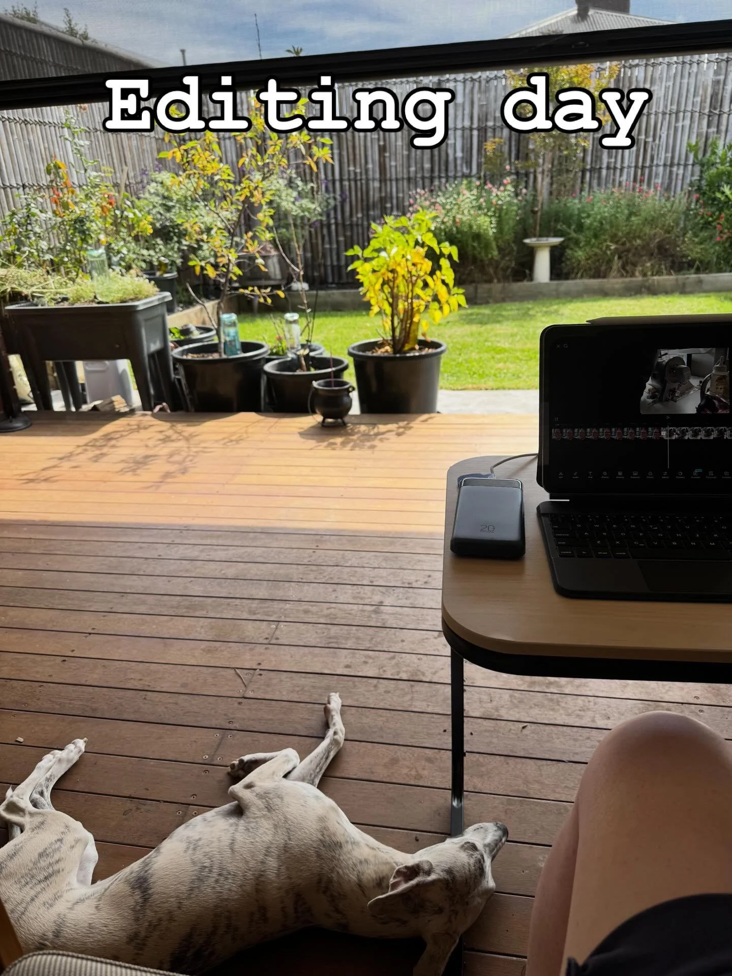 Doing some editing for some VERY late vlogs. 
It&rsquo;s just how I roll 
.
#vlogediting #rosieposie #rosieposieau #sobehind #smallbusiness