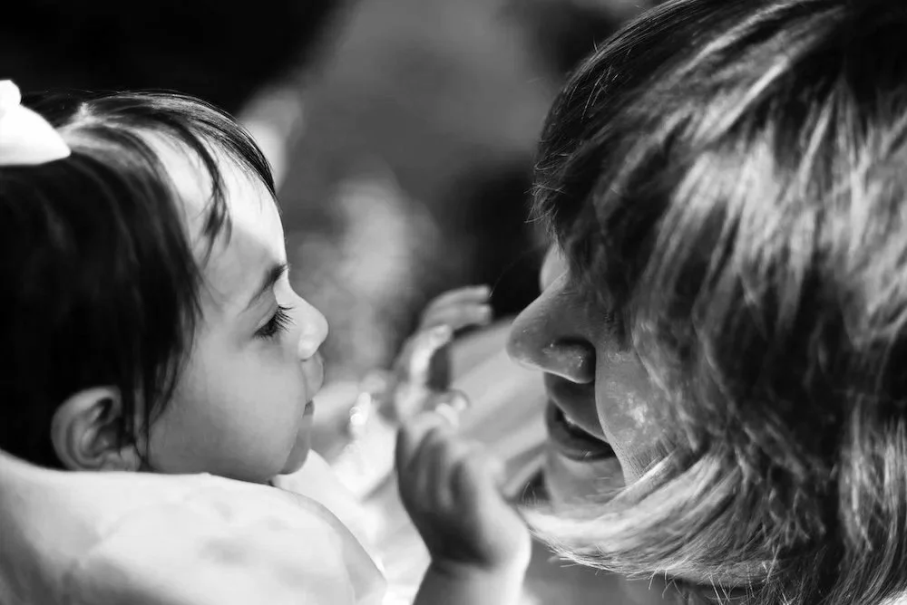 Bindung Kinder und Eltern verstehen: die Grundlage von allem