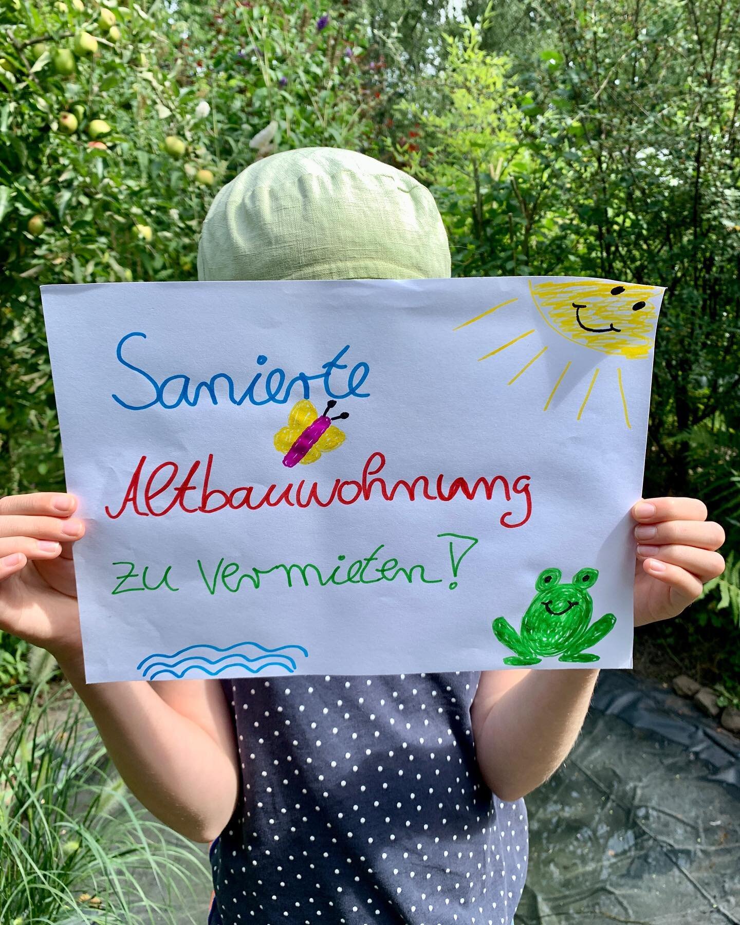 🐸 Sanierte Altbauwohnung zu vermieten 🐸

Nachdem der Mann und ich unseren leider leckenden Gartenteich erneuert hatten, haben unsere Tochter und ich zur Sicherheit dieses Plakat gestaltet 🥰 damit die Fr&ouml;sche und Molche und K&auml;fer und Libe