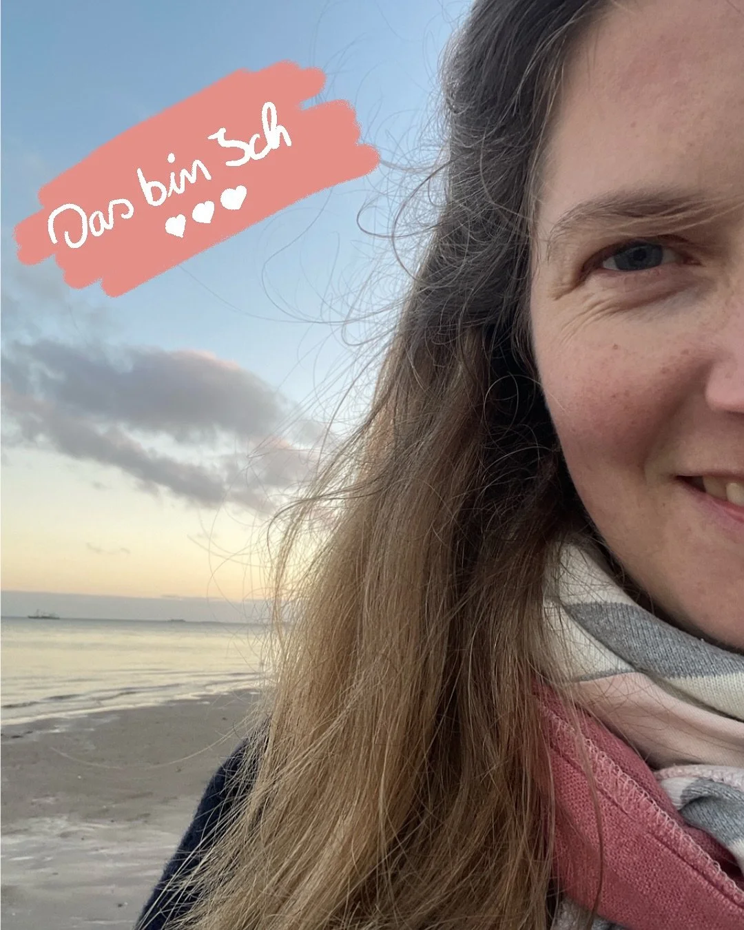 🥳 Es ist wieder Mittwoch und damit Challenge-Tag in der @kinderbuchmanufaktur &hellip; Juhuu 🥳

Da sich heute im weitesten Sinne alles darum dreht, was mich als Autorin ausmacht, dachte ich: Bester Zeitpunkt, um mich mal wieder &bdquo;so richtig&ld