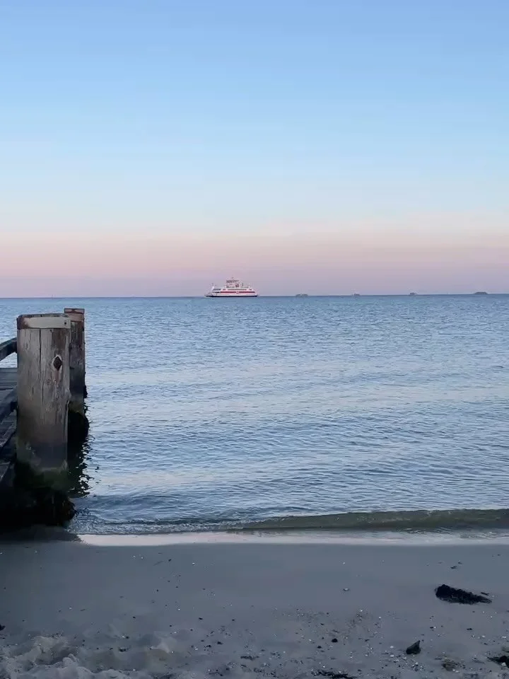 🌊☀️💙F&ouml;hr💙☀️🌊

Vor genau 20 Jahren war ich das erste Mal auf F&ouml;hr. Damals habe ich mit meinem Freund (heute Mann) seine Oma besucht.
Seit 10 Jahren fahren wir nun auch regelm&auml;&szlig;ig mit unserer Tochter nach F&ouml;hr 😍

Bisher w
