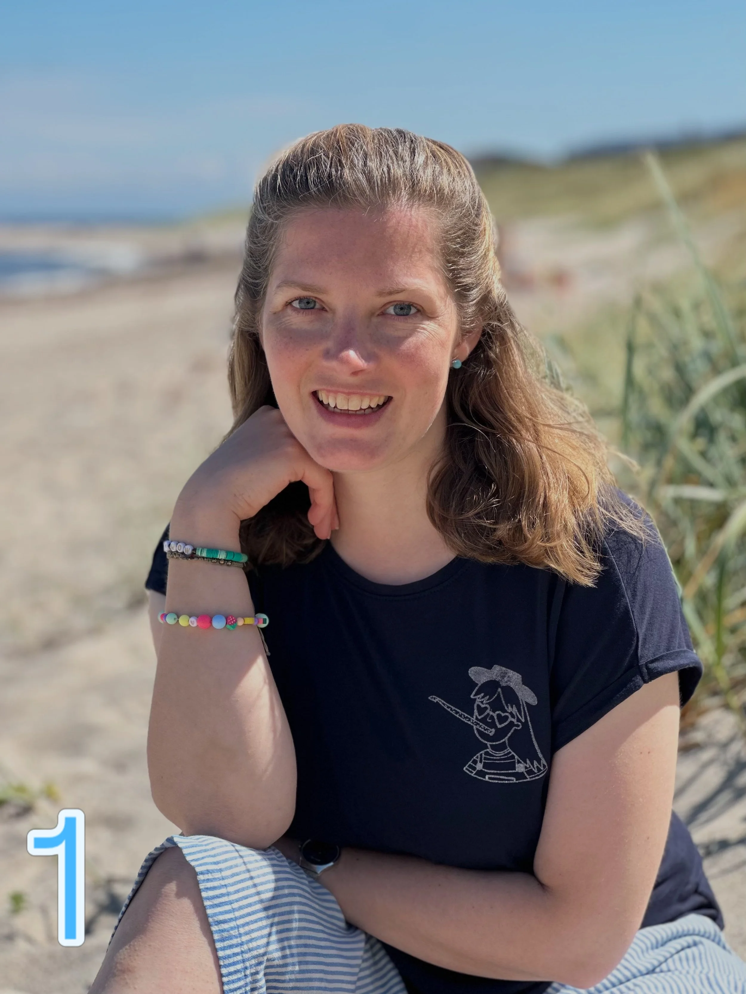 🌊☀️📷 Autorinnenfotos 📷☀️🌊

Neulich habe ich es einmal kurz angek&uuml;ndigt: Ich br&auml;uchte bitte eure Unterst&uuml;tzung 😁

W&auml;hrend unserer Ferien auf Helgoland hat meine Tochter seeehr geduldig Fotos von mir gemacht 🙏🏻💕 nat&uuml;&uu