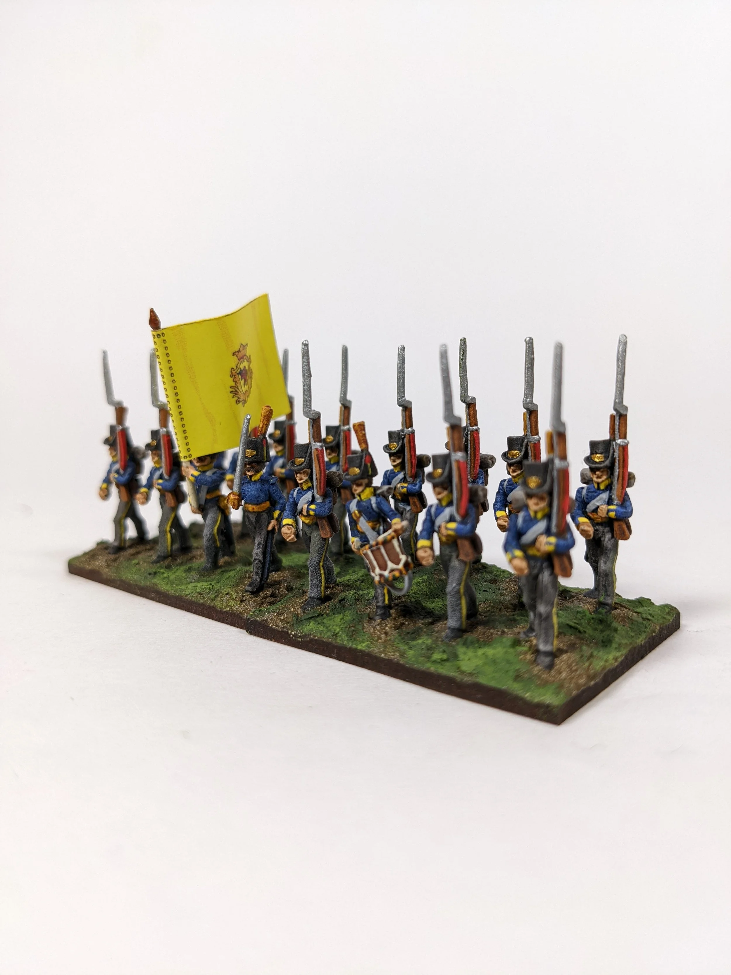 1810 Swedish Uniforms, Napoleonic, Kronoberg Regiment, Minifigs, Front View, Full Painted, Kompanifana Flag, Gull Miniatures
