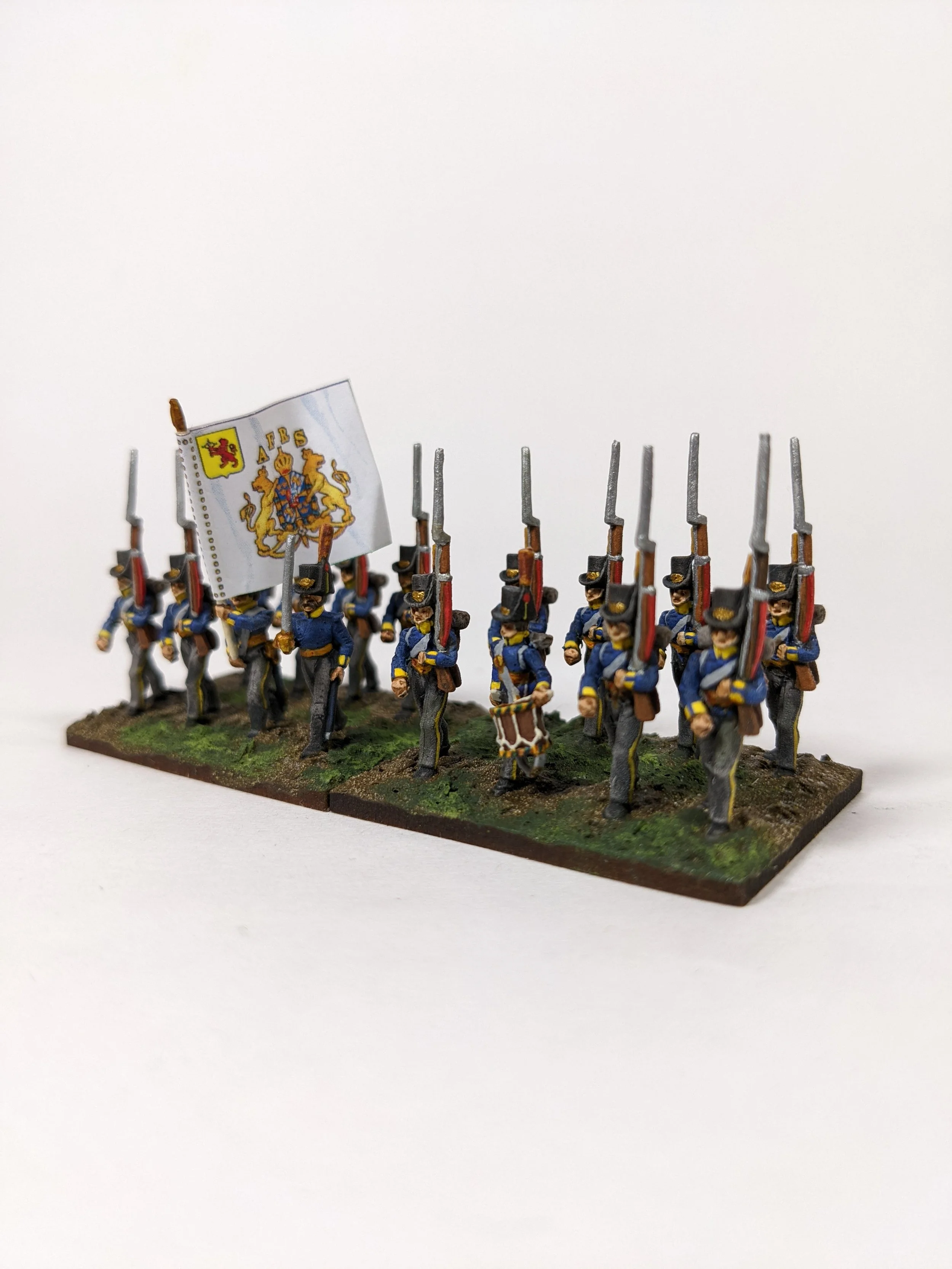 1810 Swedish Uniforms, Napoleonic, Kronoberg Regiment, Minifigs, Front View, Full Painted, Liffana Flag, Gull Miniatures
